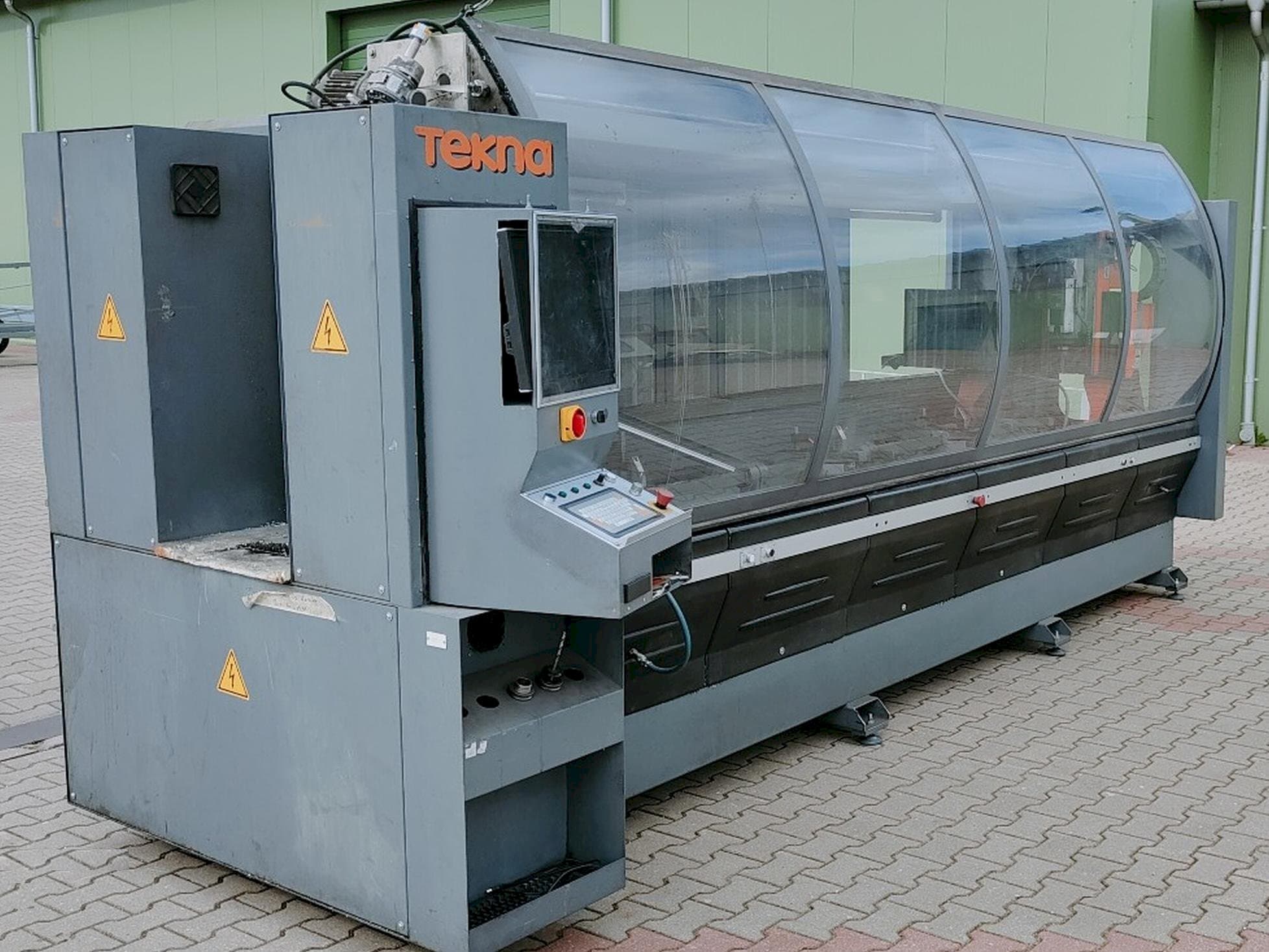Tekna TK427-3-maskinen framifrån