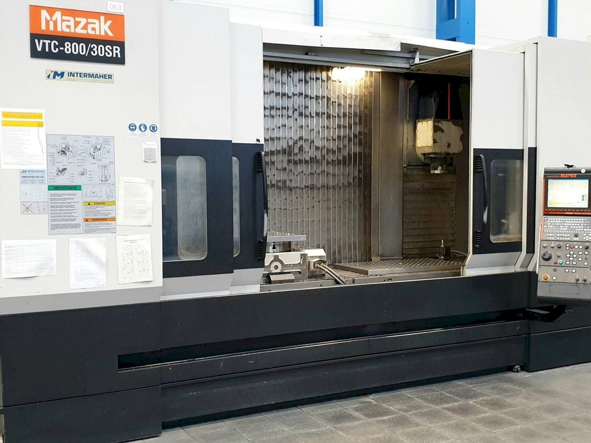 Mazak VTC-800/30SR-maskinen framifrån