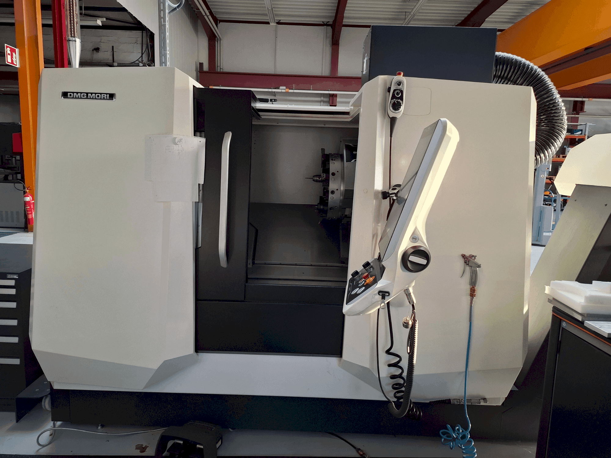 DMG MORI CLX 350 V3-maskinen framifrån