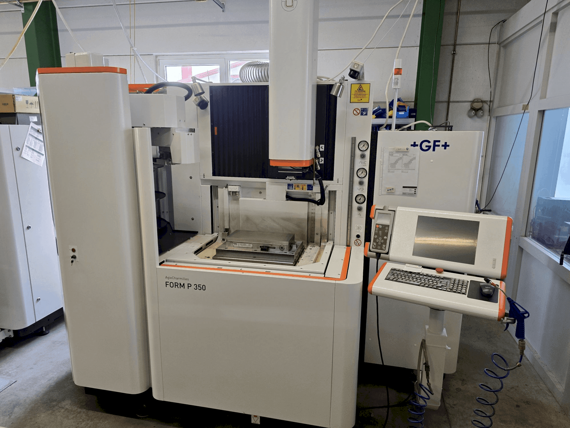 AgieCharmilles FORM P 350-maskinen framifrån