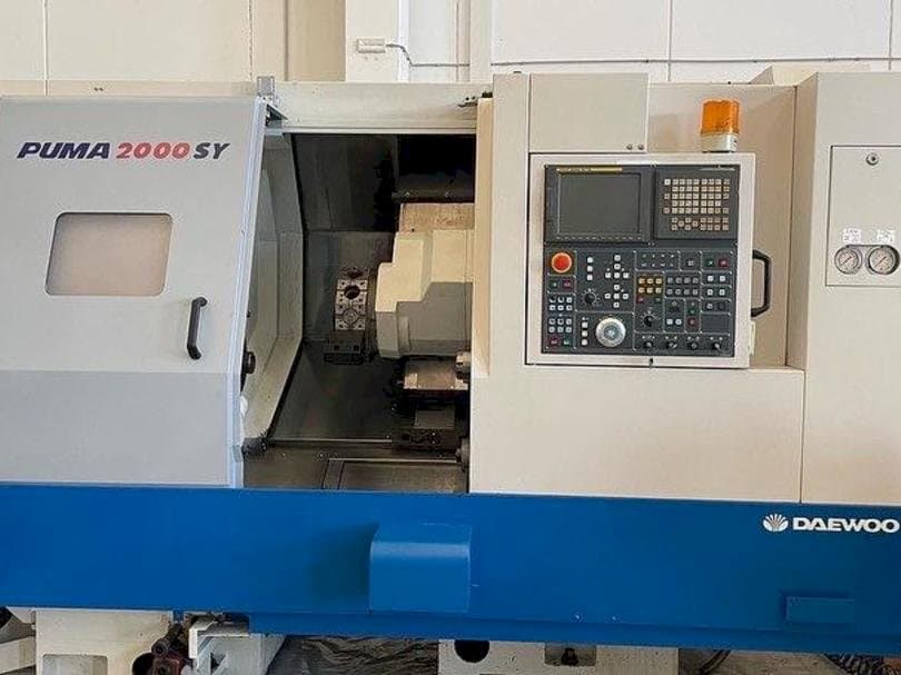 Doosan Puma 2000SY-maskinen framifrån