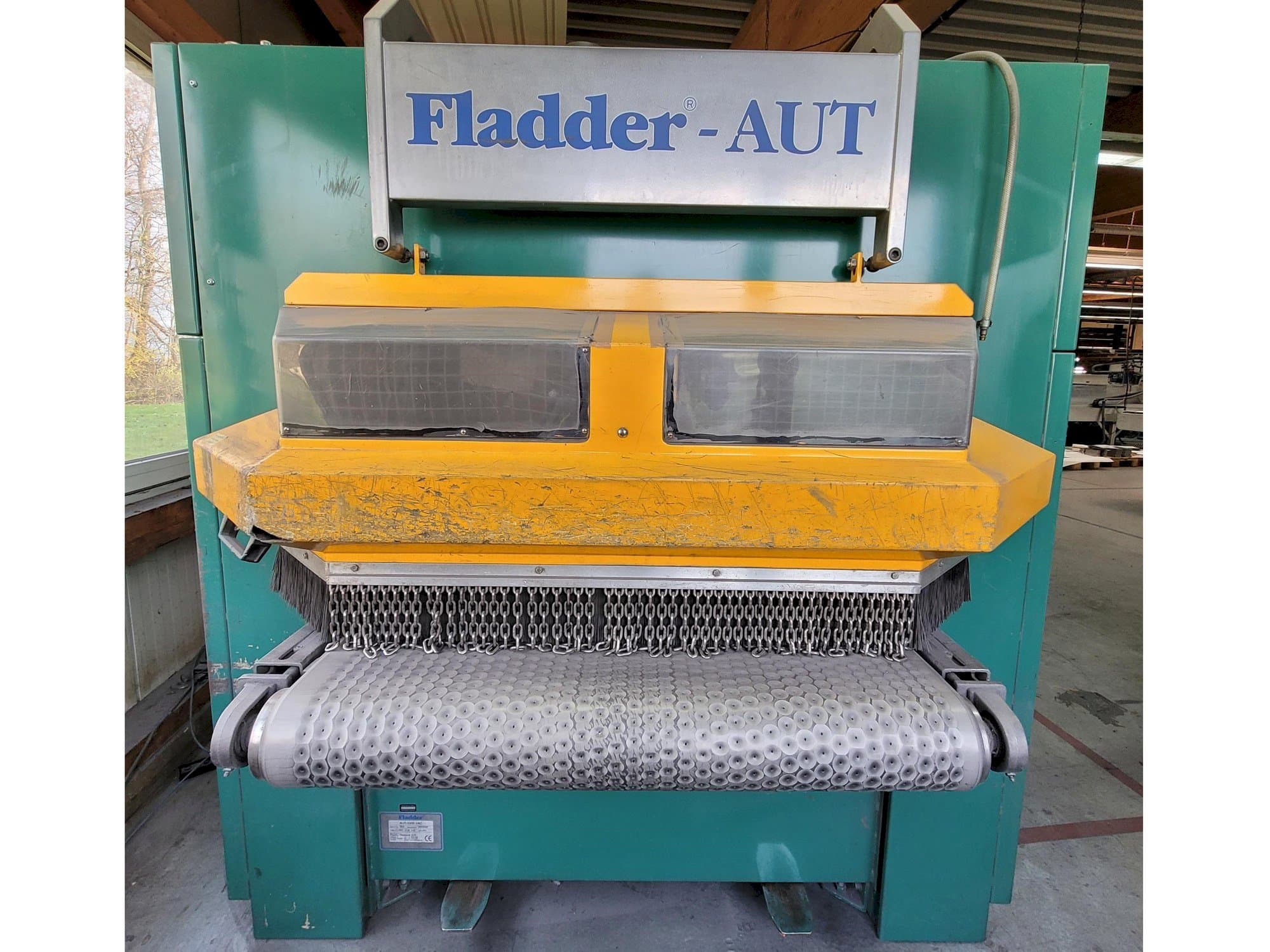 Fladder AUT-1000 VAC-maskinen framifrån