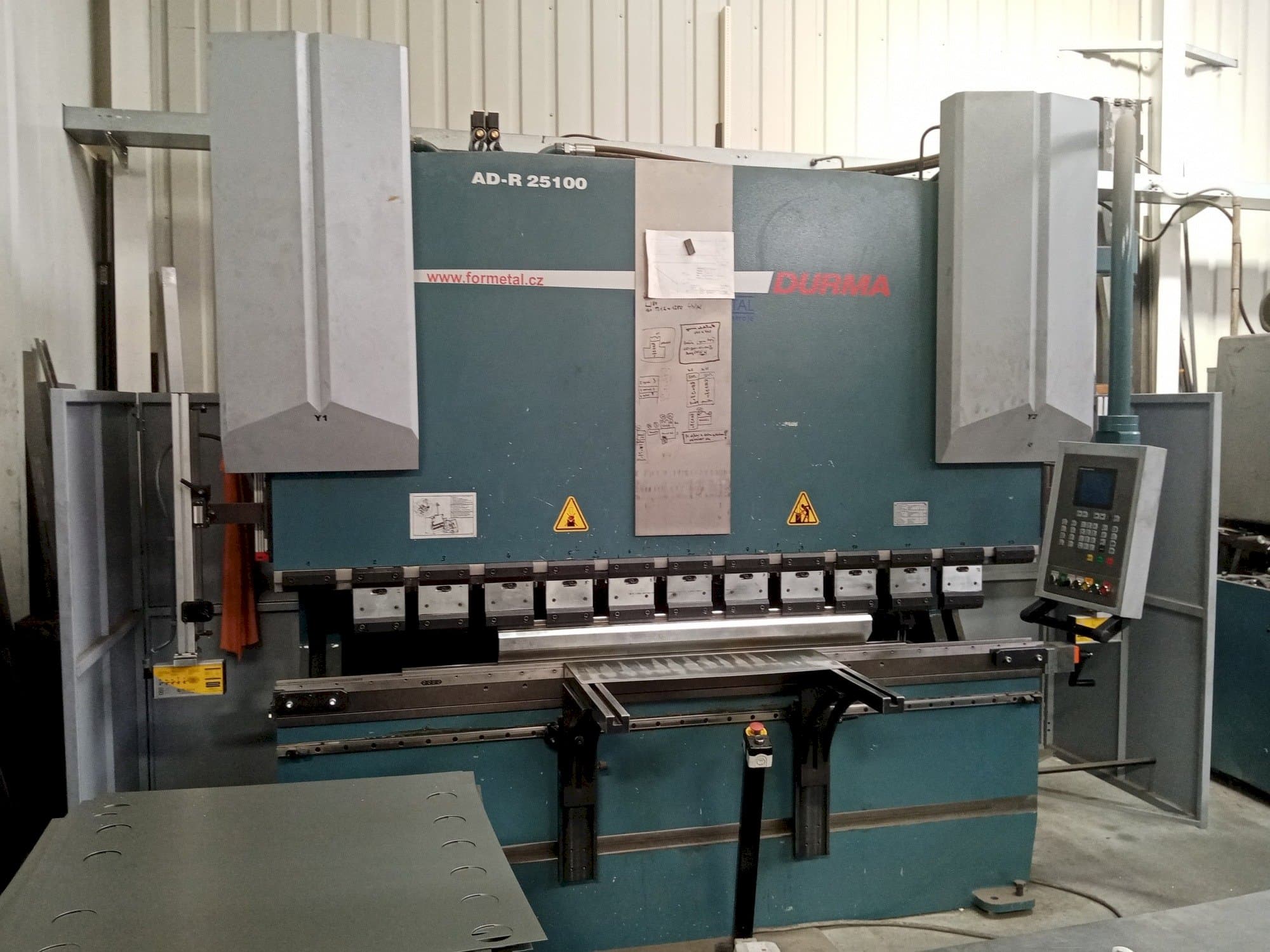 Durma AD-R 25100-maskinen framifrån