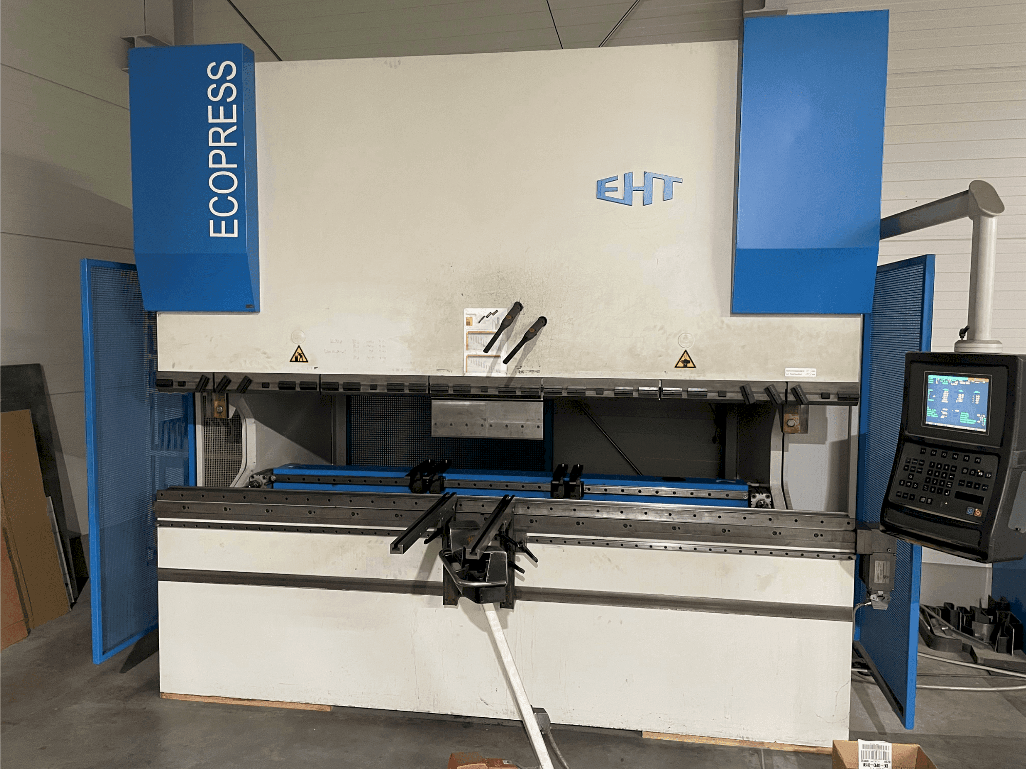 EHT Ecopress 135-30-maskinen framifrån