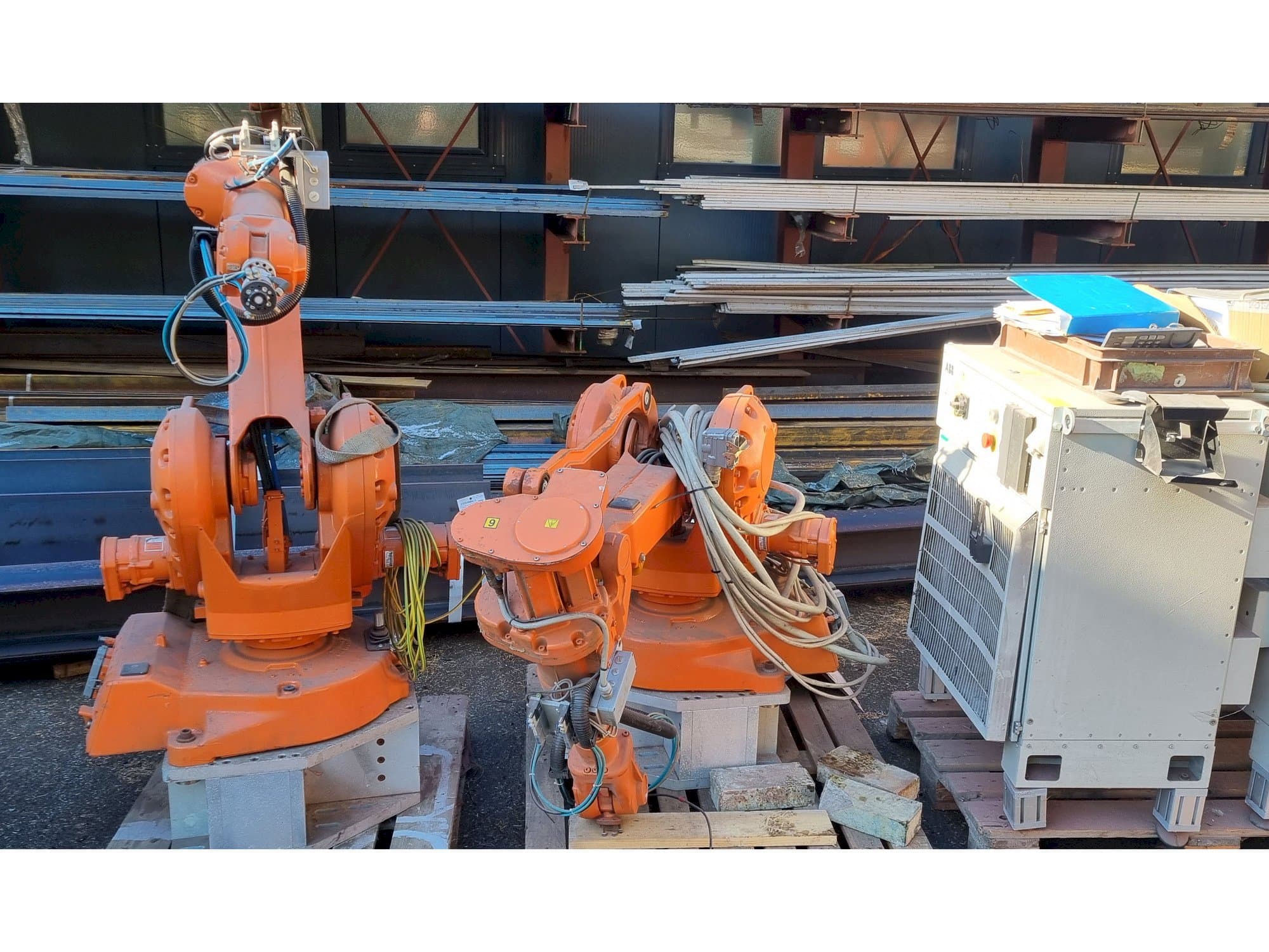 ABB IRB2400 M2000-maskinen framifrån