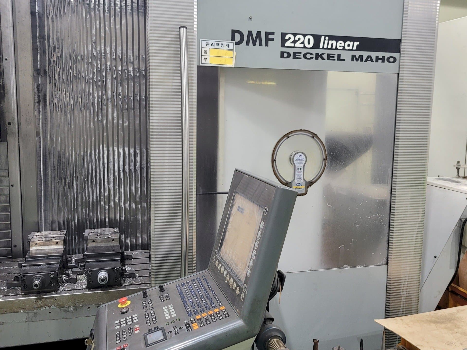 DECKEL MAHO DMF 220 Linear-maskinen framifrån