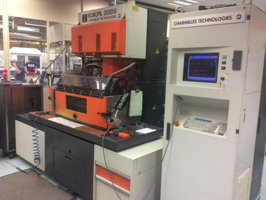 CHARMILLES Robofil 2020 SI-maskinen framifrån