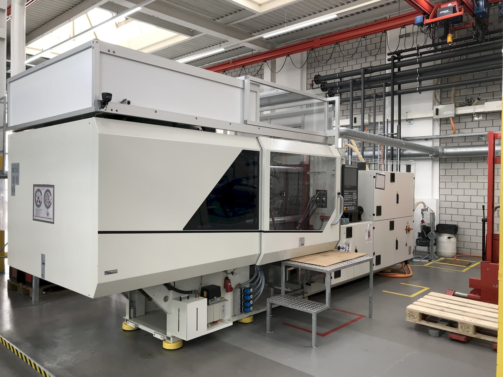 Sumitomo Demag EL-EXIS SP 200/560-675-maskinen framifrån