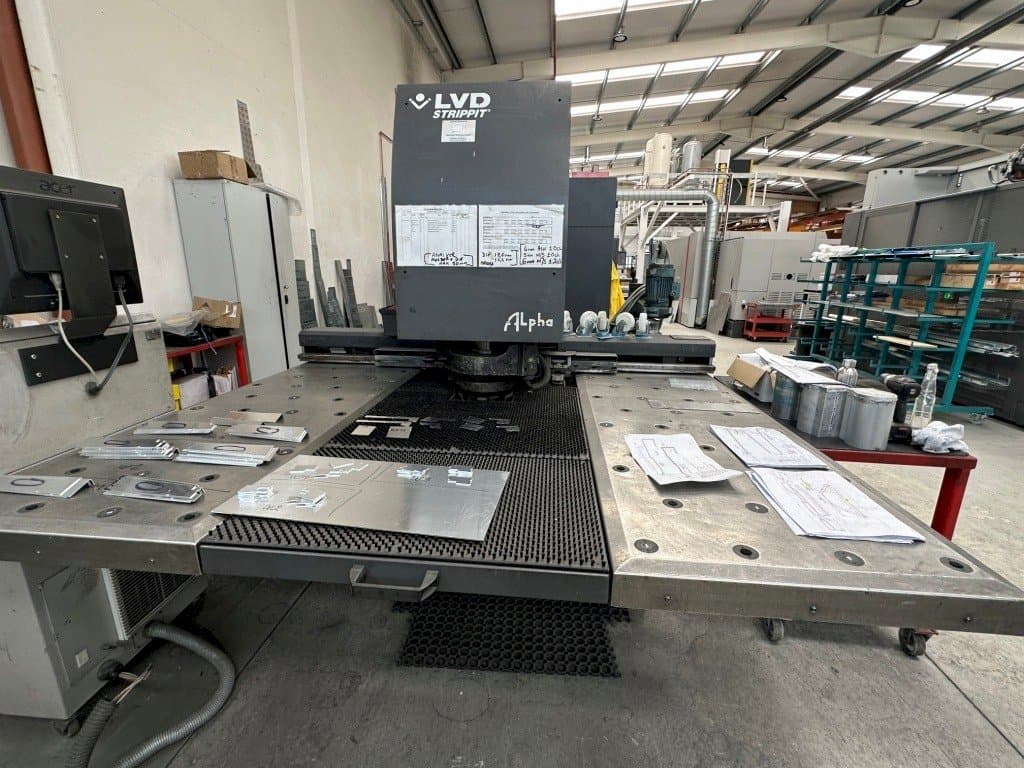 LVD Alpha 1212TK-maskinen framifrån