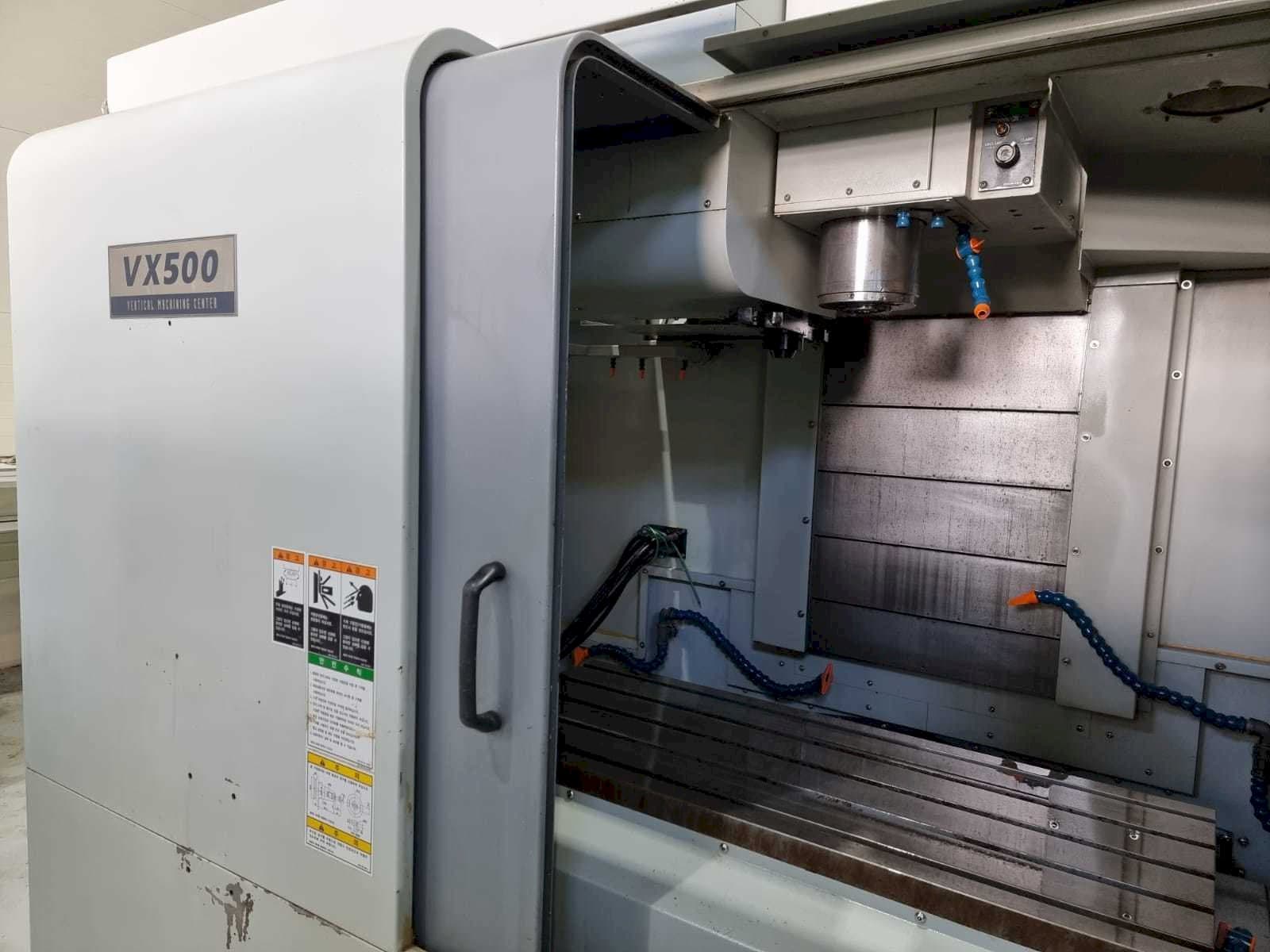 Hyundai Wia VX500-maskinen framifrån