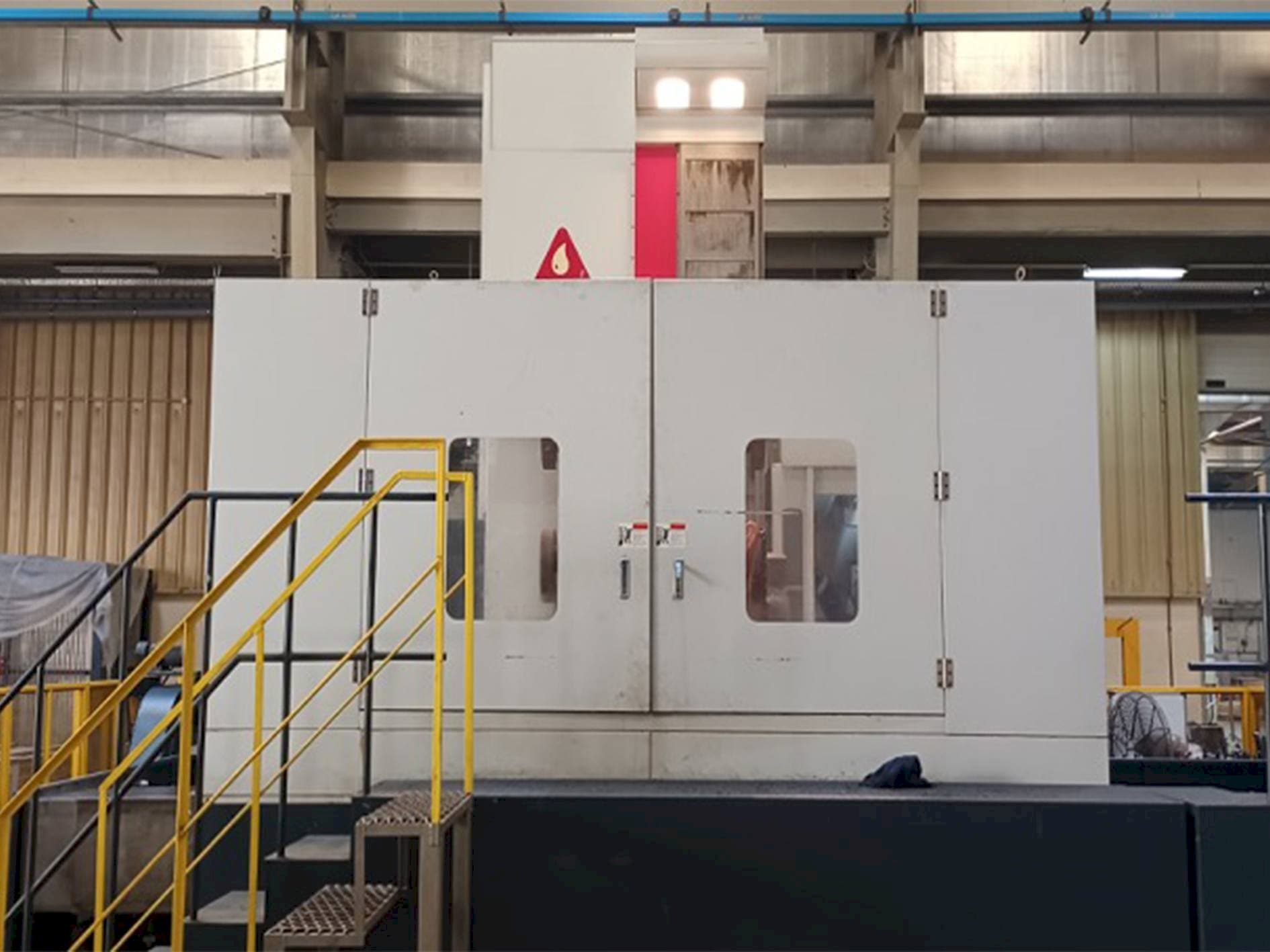 YOU JI HBM130/3022-maskinen framifrån