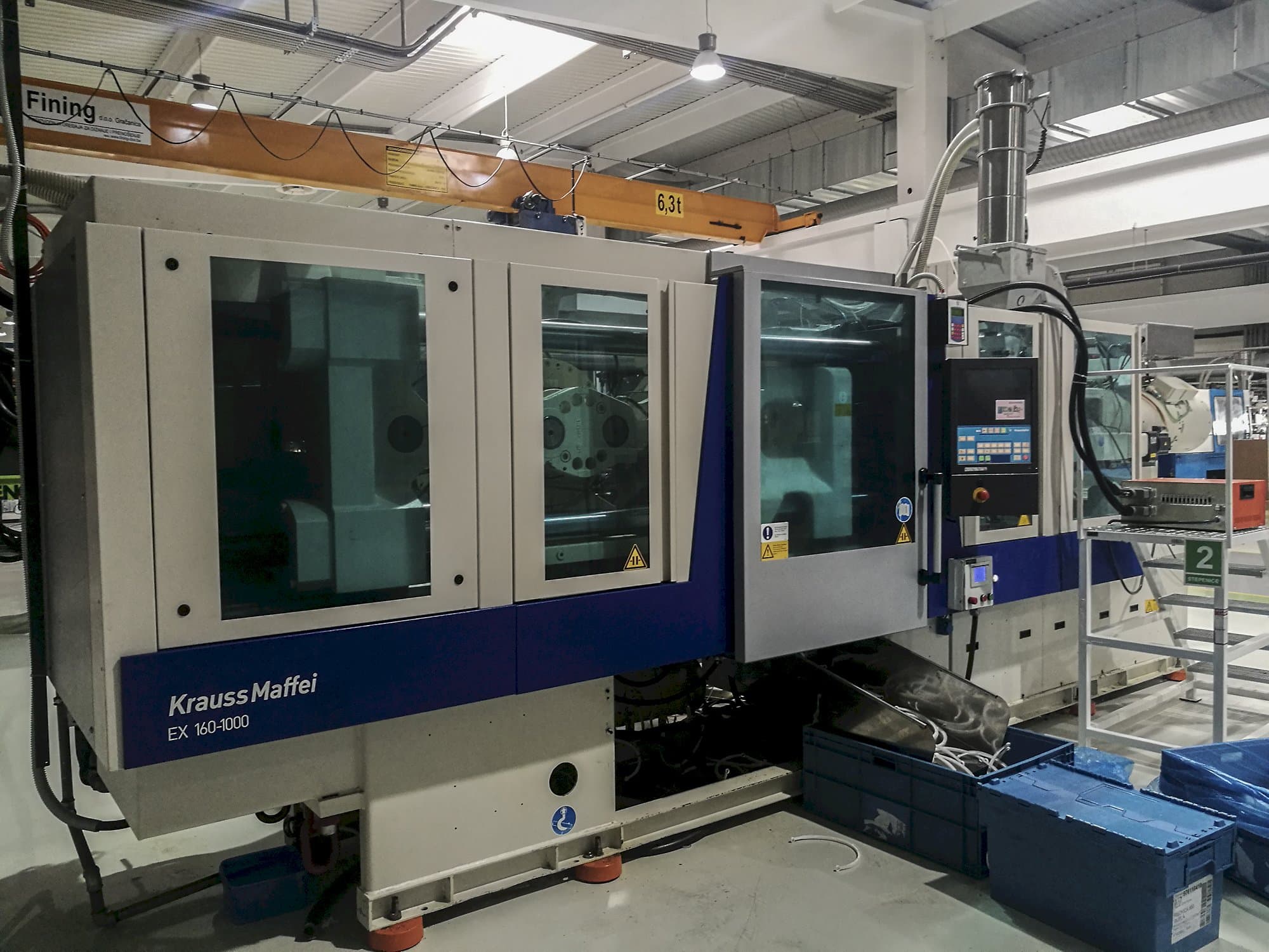 Krauss Maffei-maskinen sedd från vänster160-1000 EX