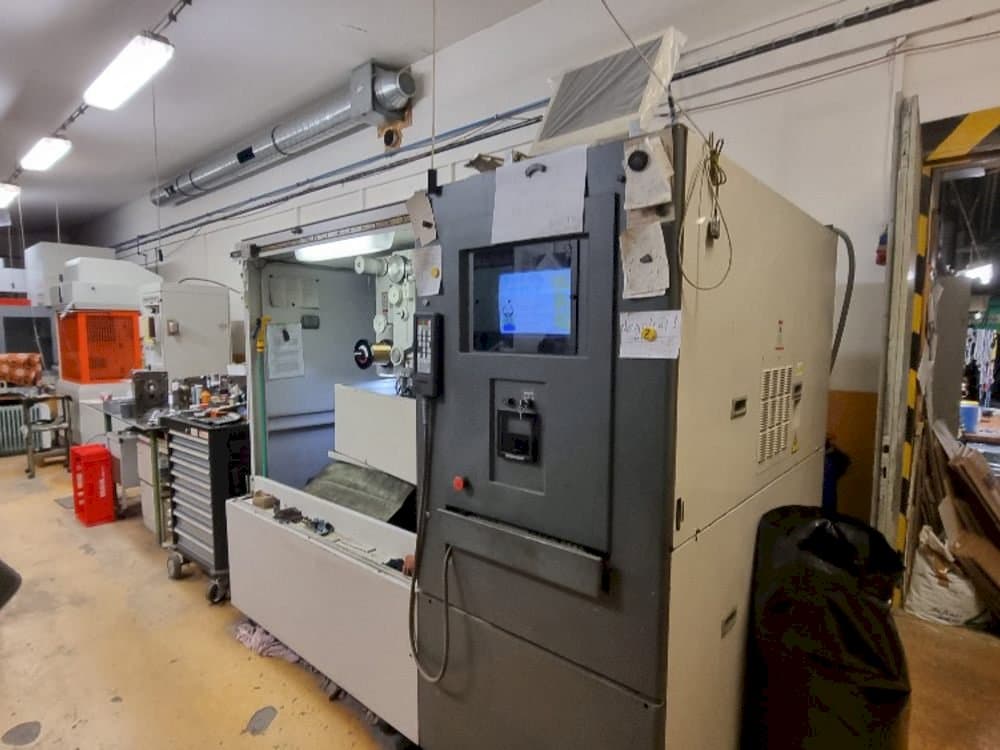 HITACHI SEIKI 254Y-maskinen framifrån