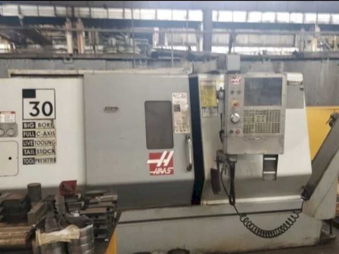 HAAS SL-30BTHE-maskinen framifrån