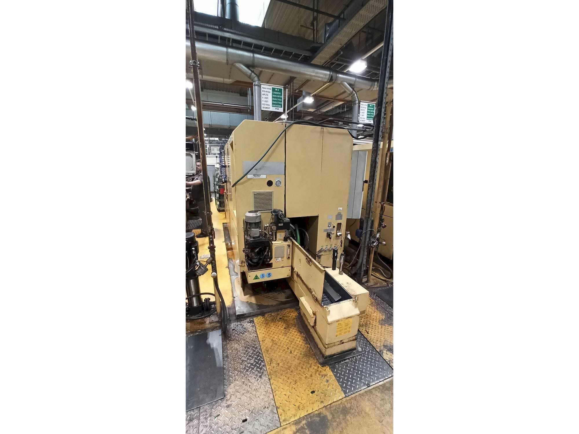 TAJMAC-ZPS SAL 100/4-maskinen sedd från höger sida