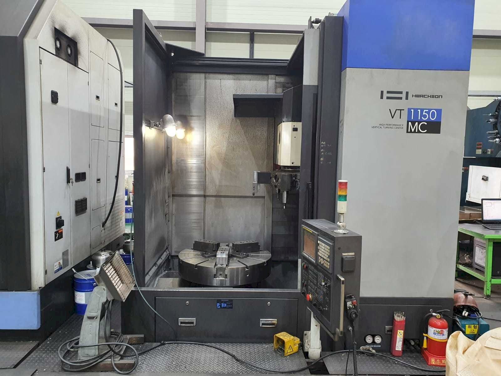 HWACHEON VT 1150 MC-maskinen framifrån