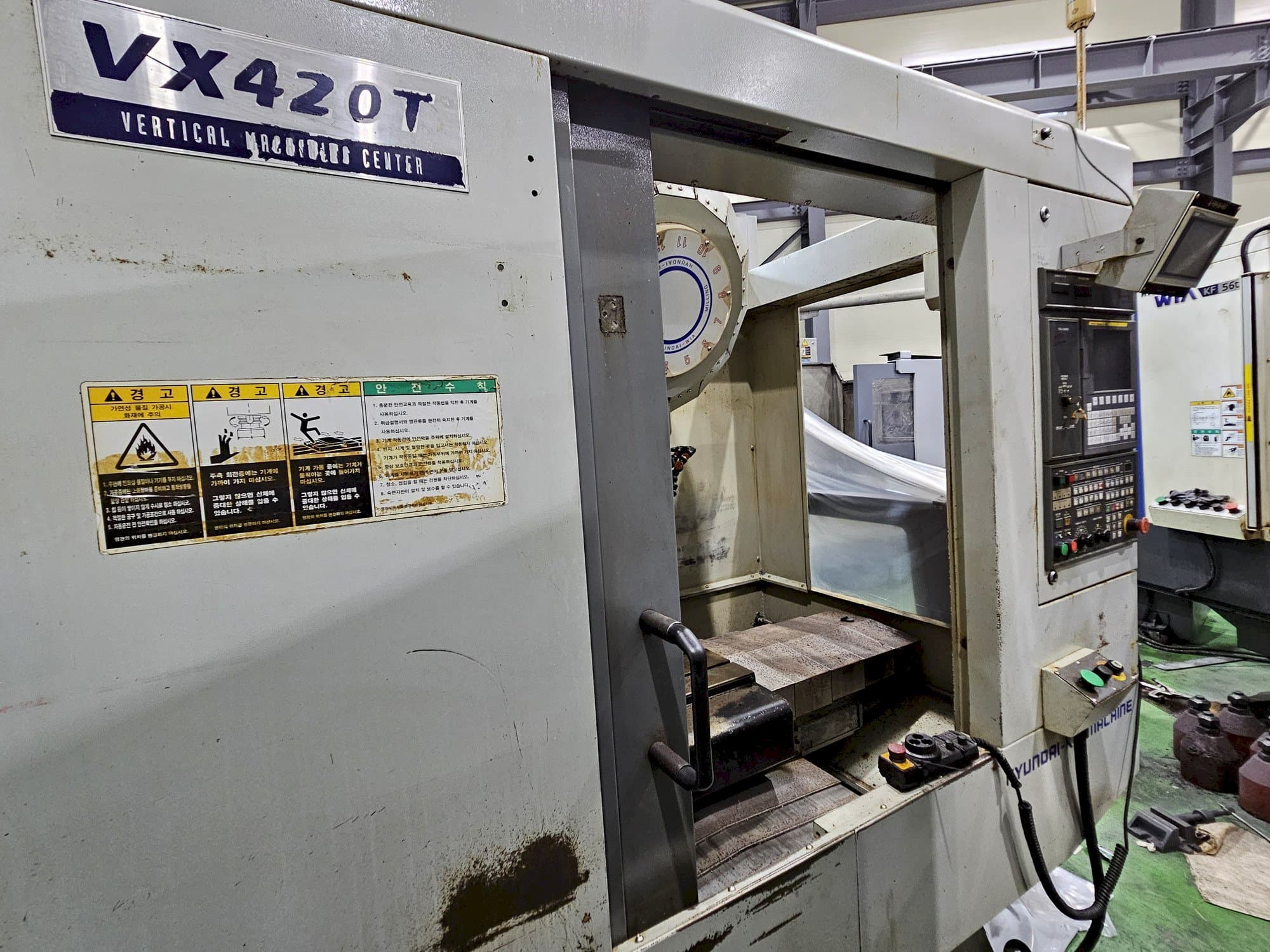 Hyundai Wia VX420T-maskinen framifrån