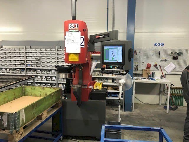 Haeger WT-824 4e-maskinen sedd från vänster sida