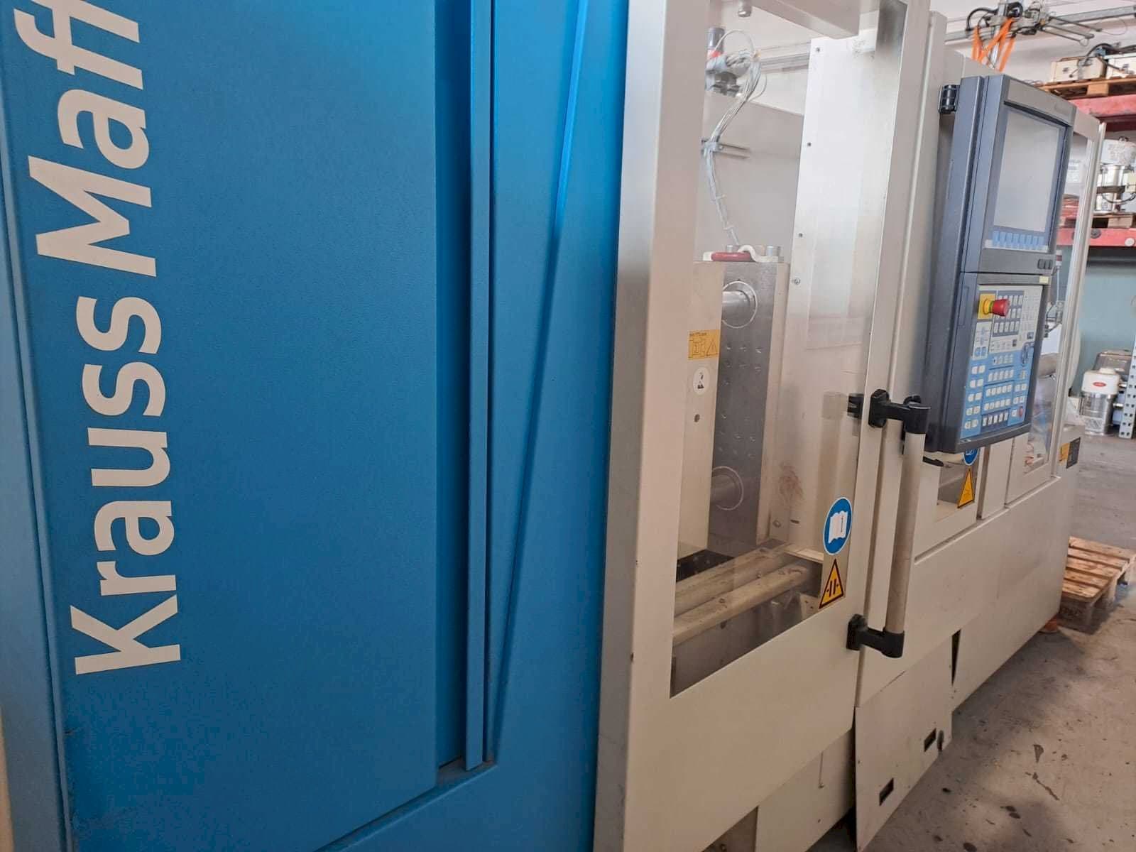 Krauss Maffei 35-180CX-maskinen framifrån