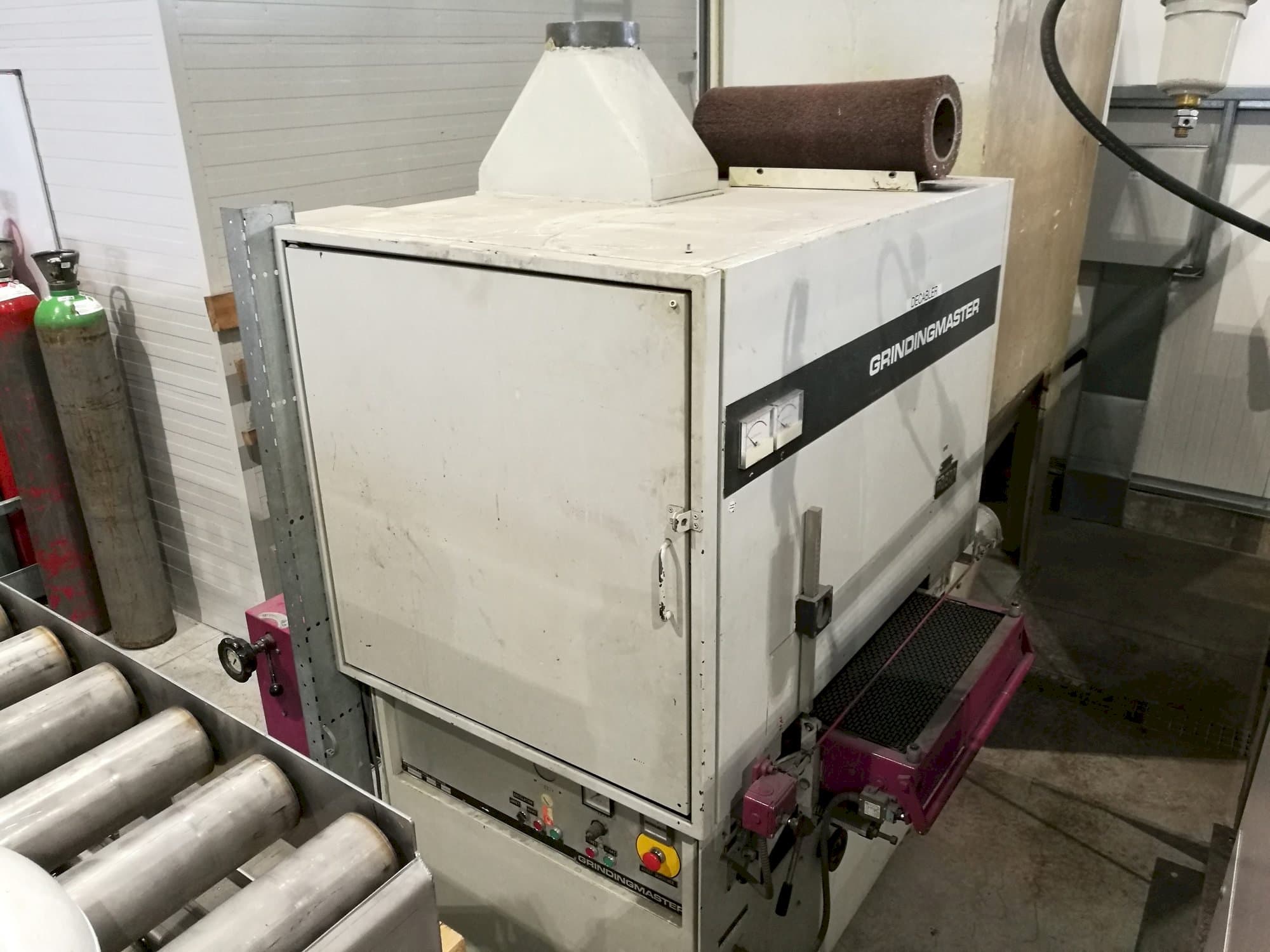 GRINDINGMASTER MCSB2-600-maskinen sedd från vänster