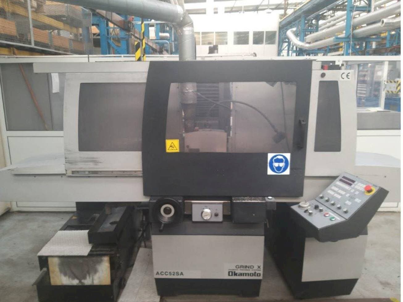 OKAMOTO ACC 52SA-maskinen framifrån