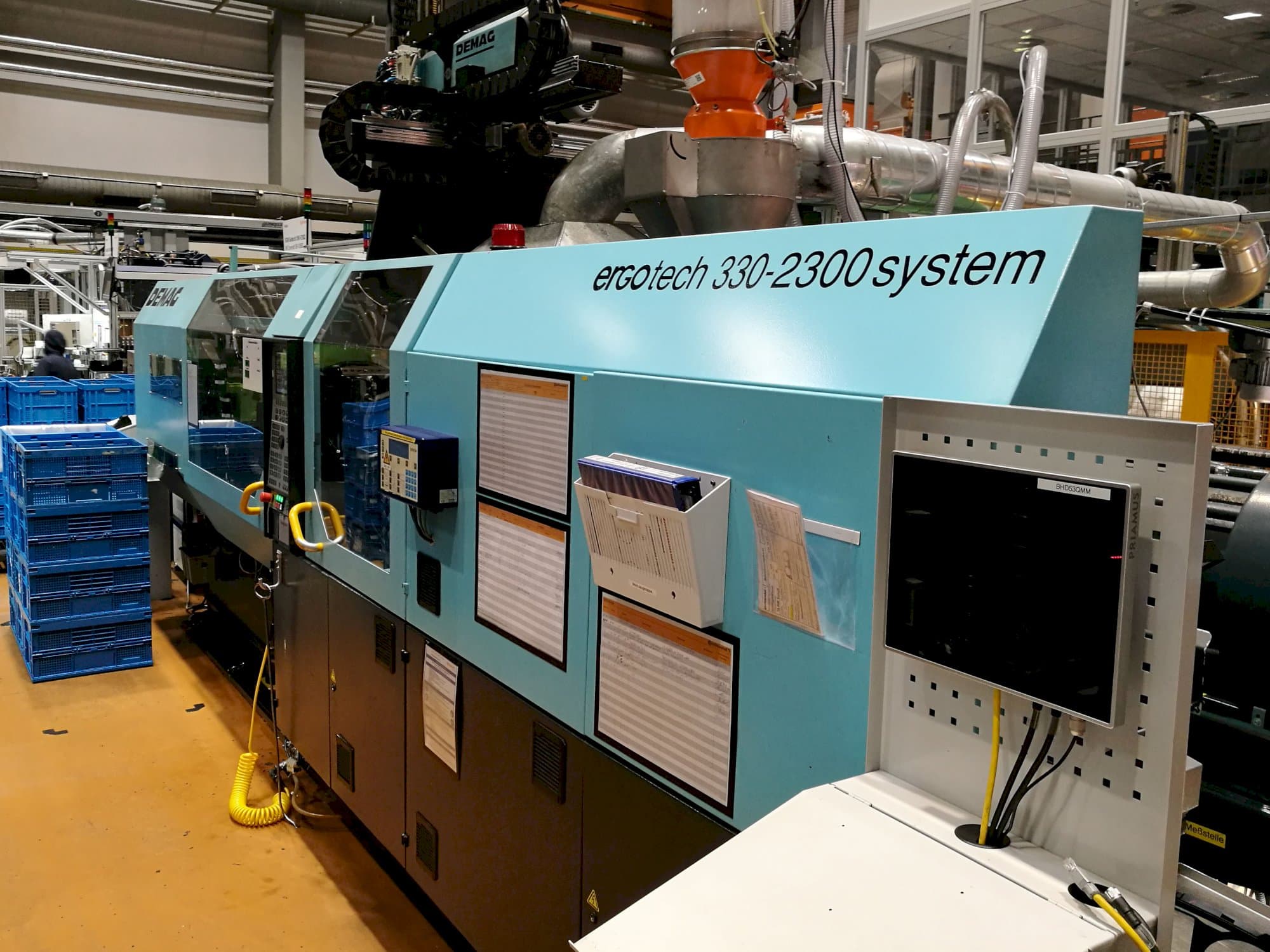 DEMAG-maskinen sedd från högerErgotech 330-2300