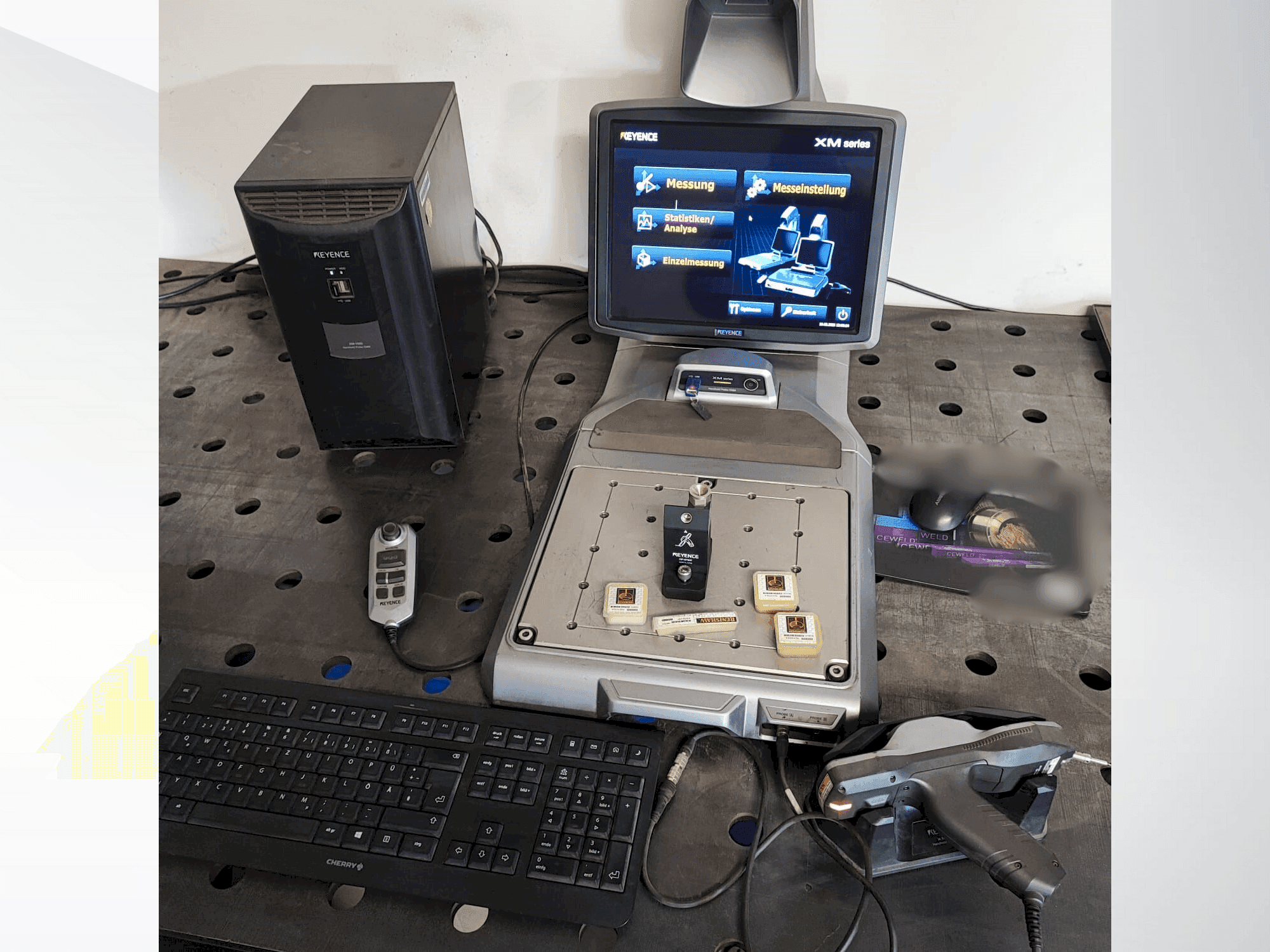 KEYENCE XM-1000-maskinen framifrån