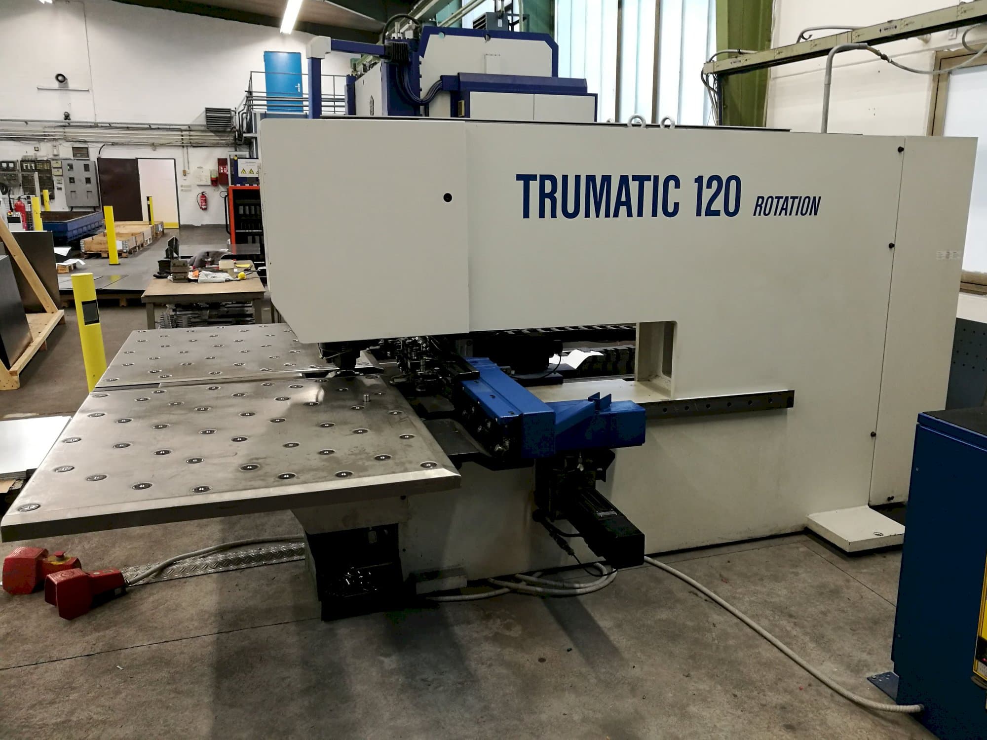 Trumpf-maskinen sedd från högerTrumatic 120R