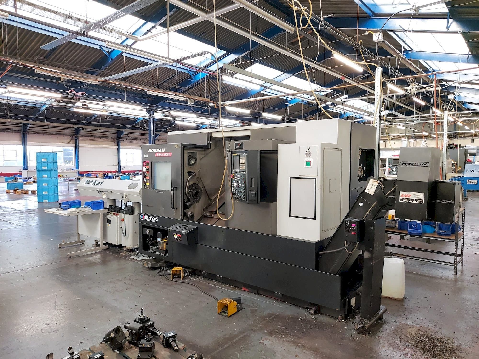 Doosan Puma 2600Y-maskinen framifrån