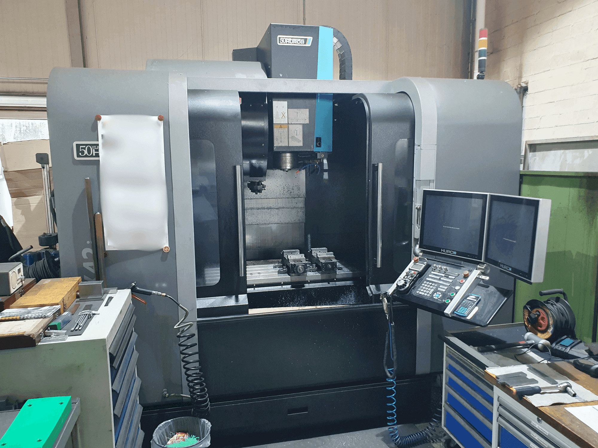 Hurco VMX42i-maskinen framifrån