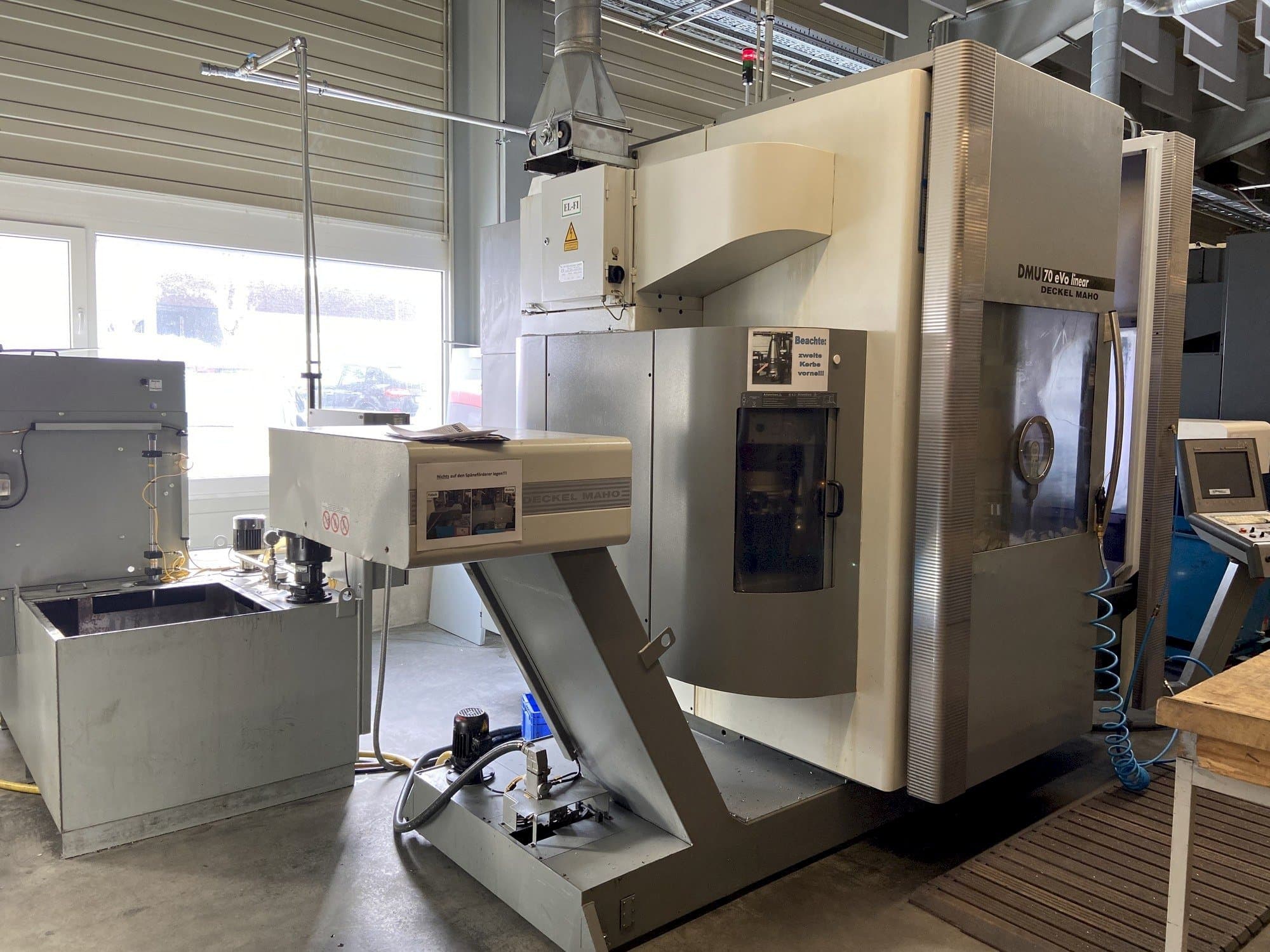 DECKEL MAHO DMU 70 eVo linear-maskinen framifrån