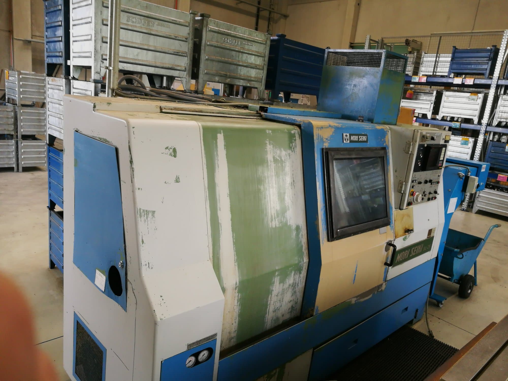 MORI SEIKI-maskinen sedd från vänsterSL-25A/500