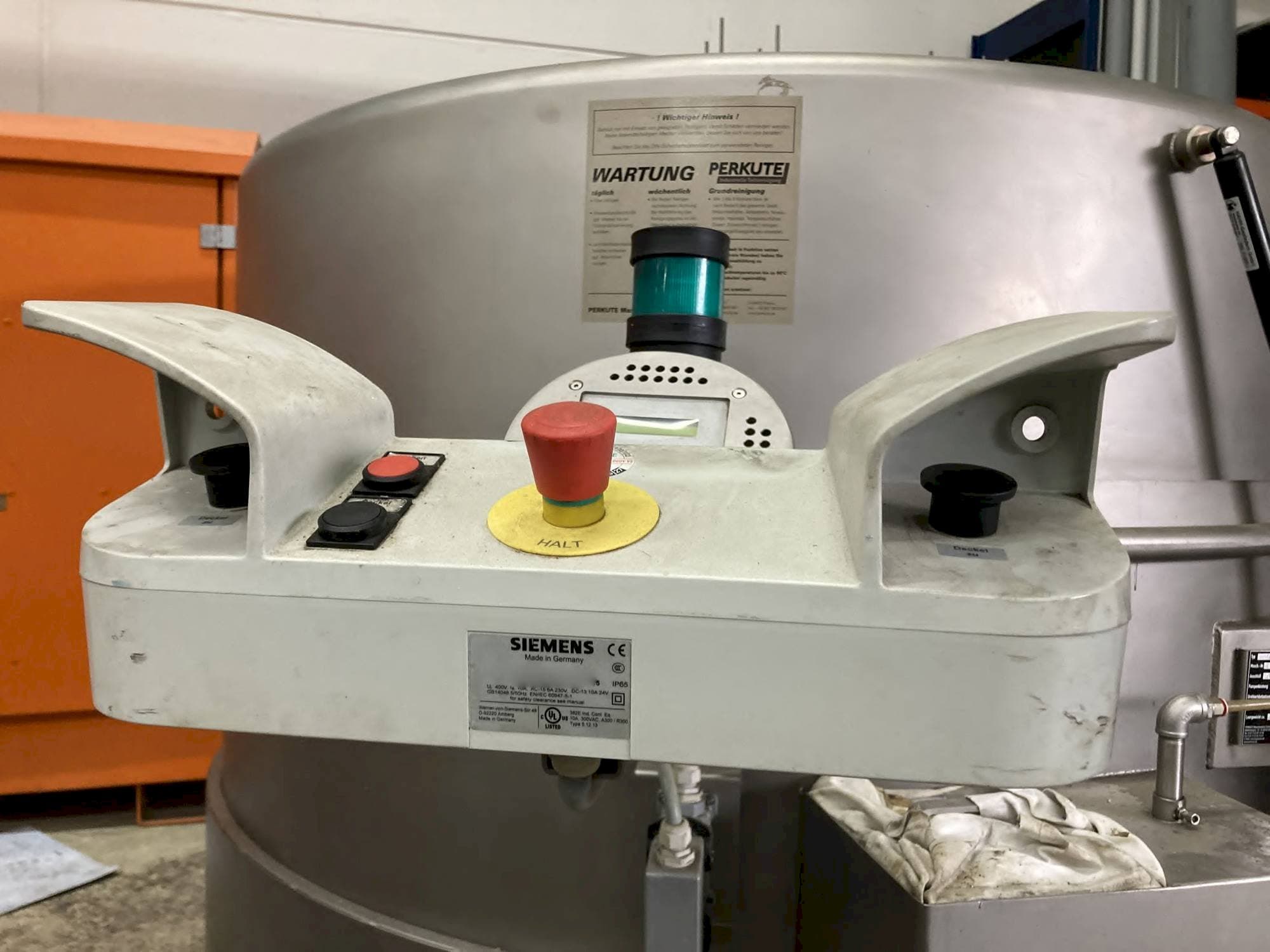 PERKUTE SP 160-maskinen sedd från vänster