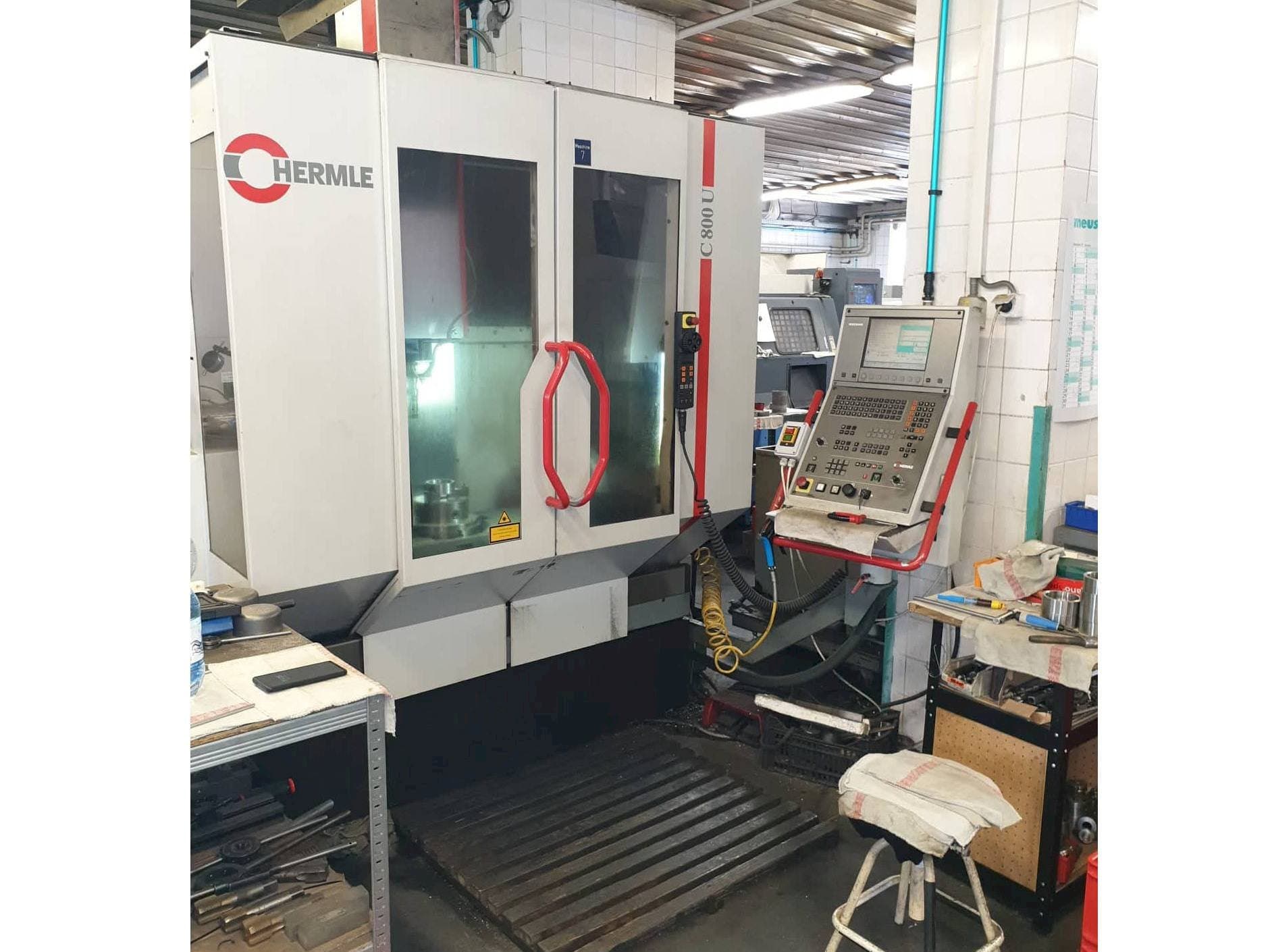 HERMLE C800 U-maskinen framifrån