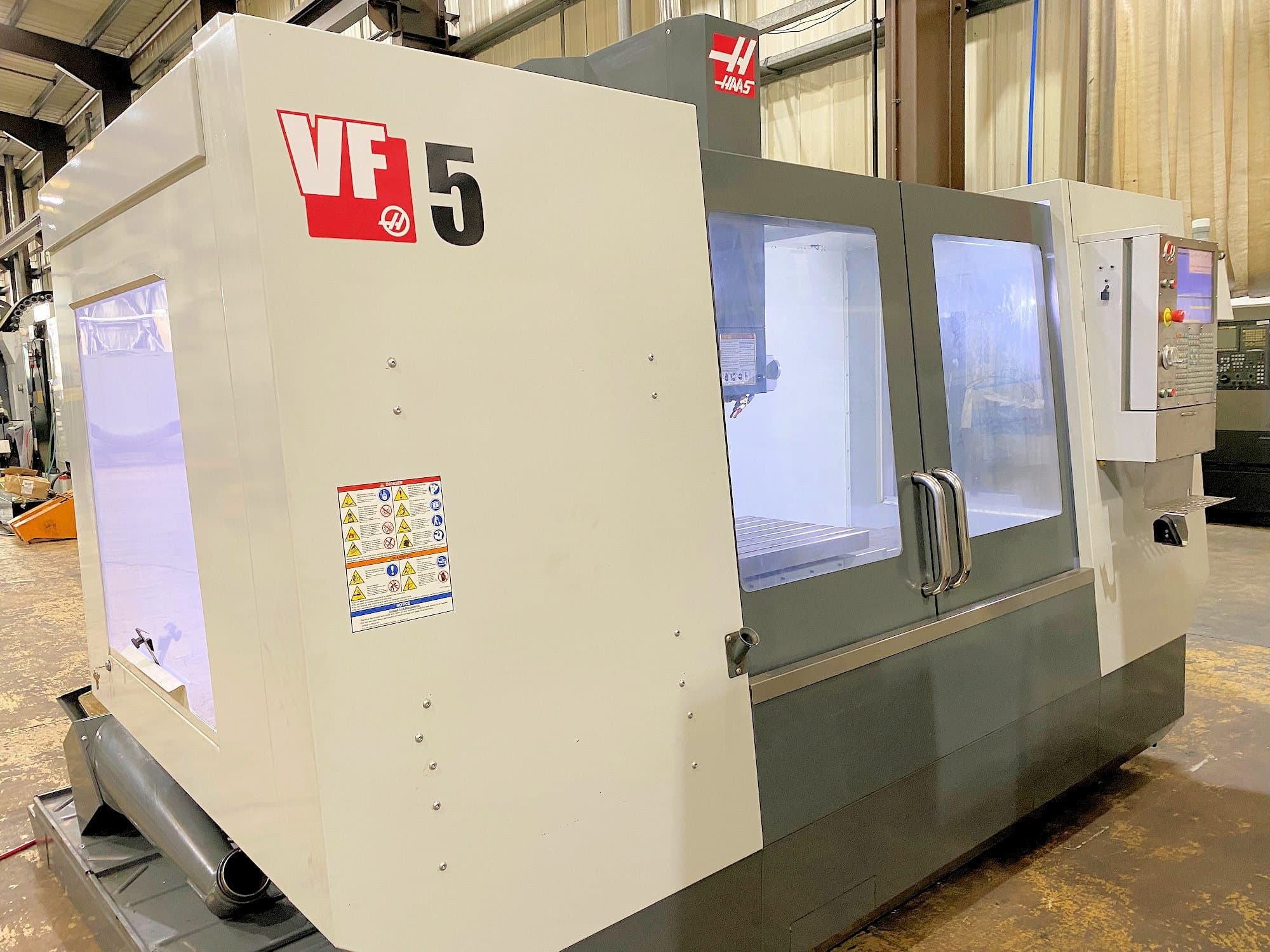HAAS VF-5-maskinen framifrån