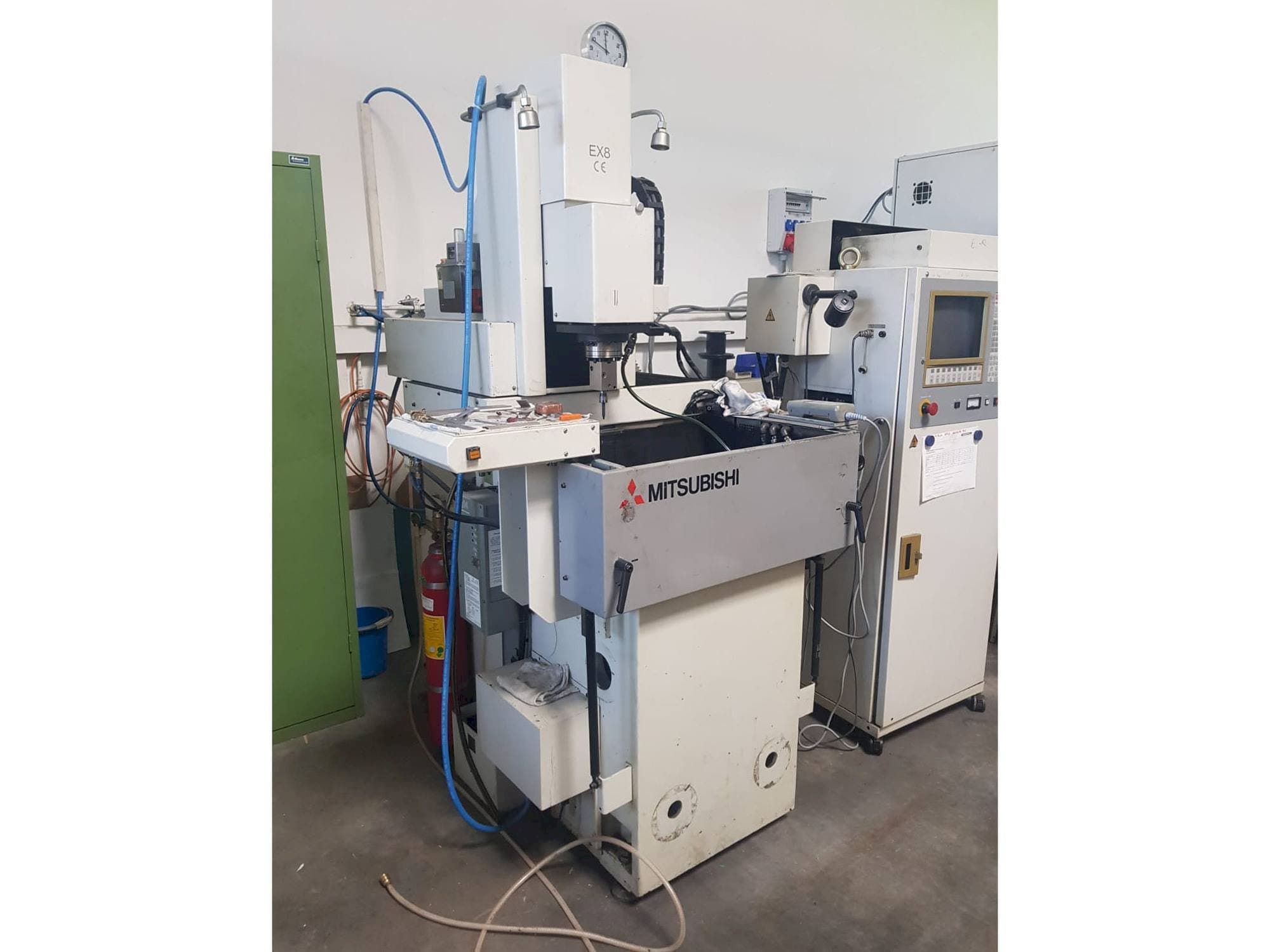 Mitsubishi EX 8-maskinen framifrån