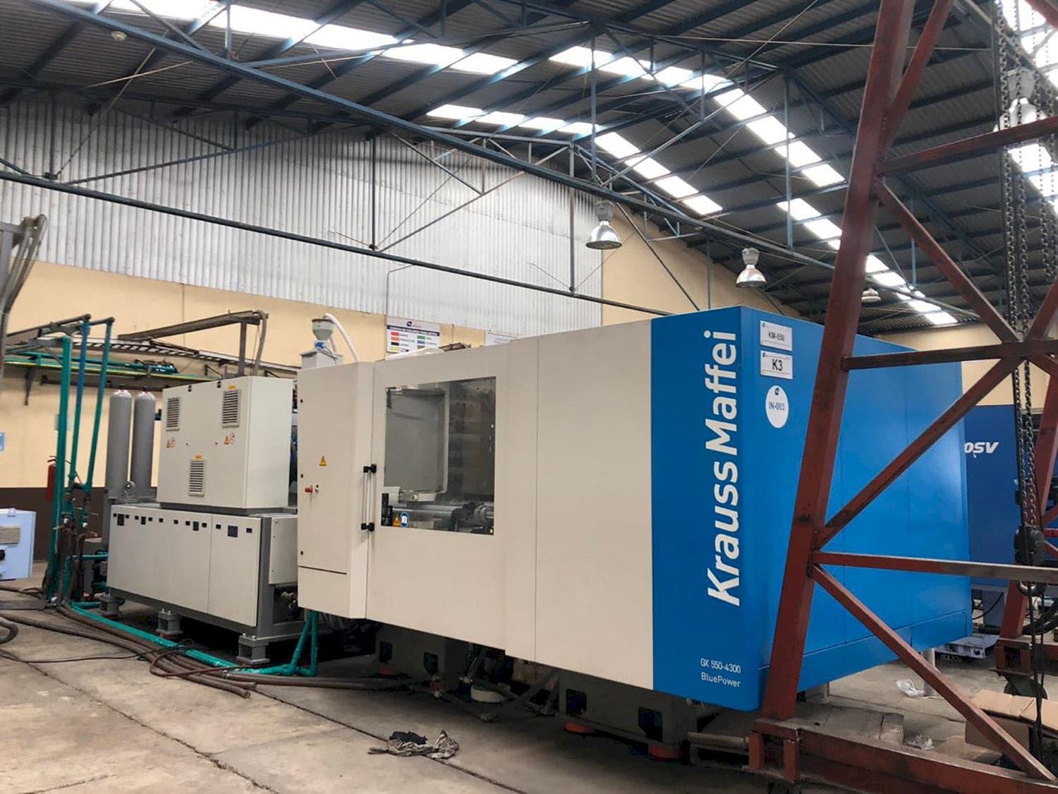 Krauss Maffei 550-4300 GX-maskinen framifrån
