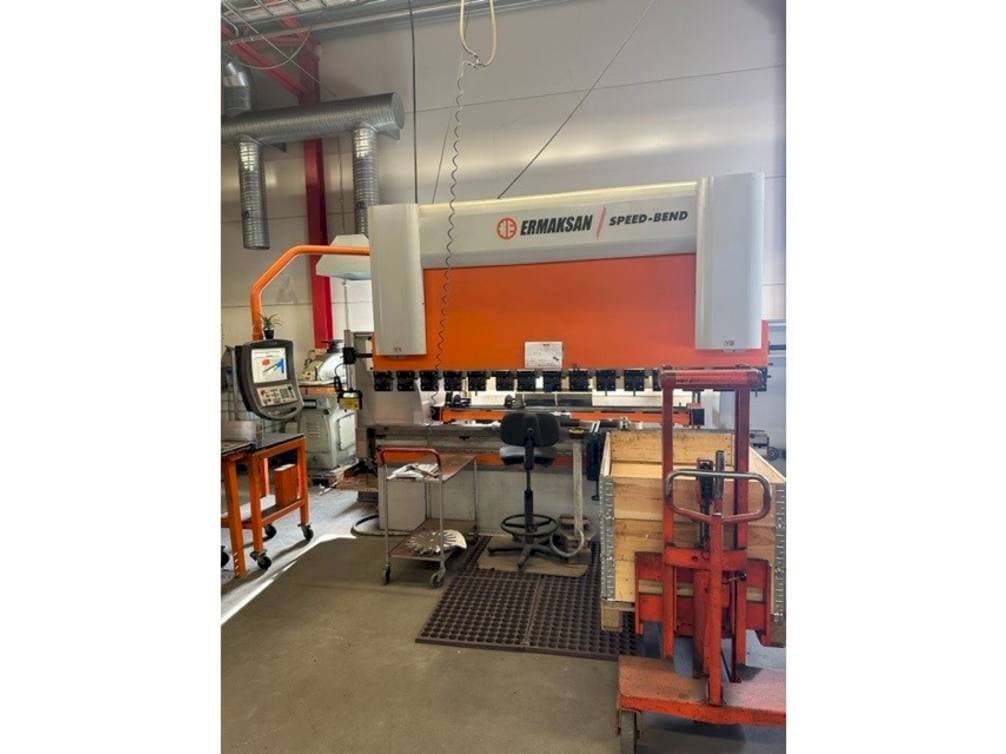 ERMAKSAN Speedbend 3135-maskinen framifrån