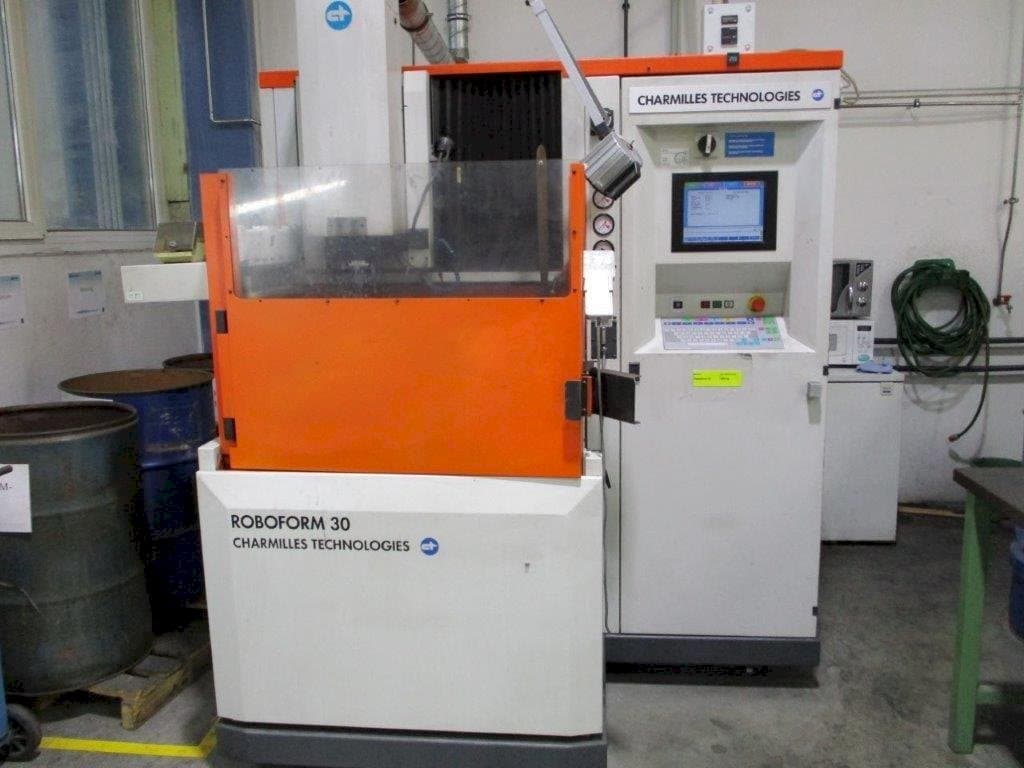 AgieCharmilles Roboform 30-maskinen framifrån