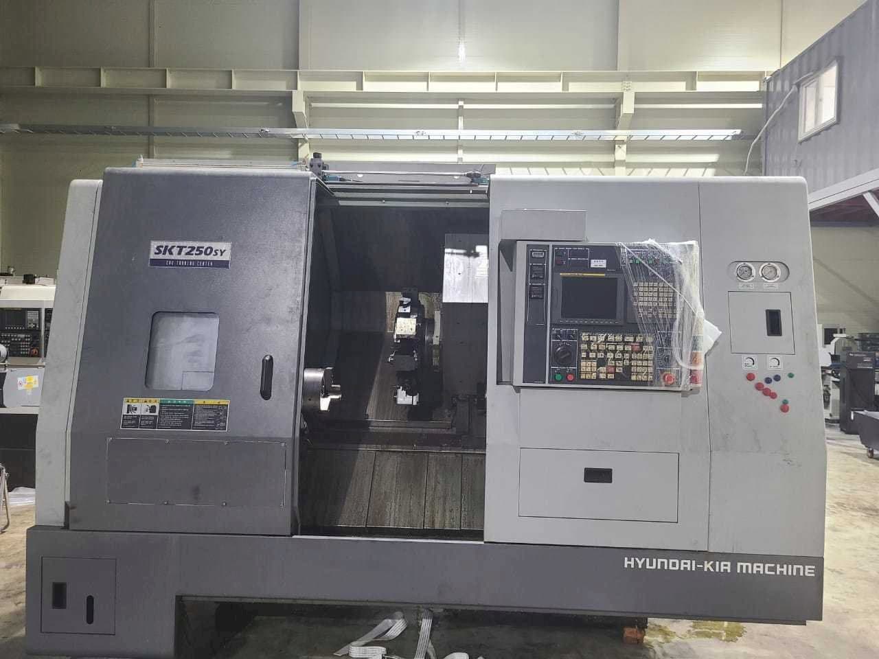 Hyundai Kia SKT250SY-maskinen framifrån