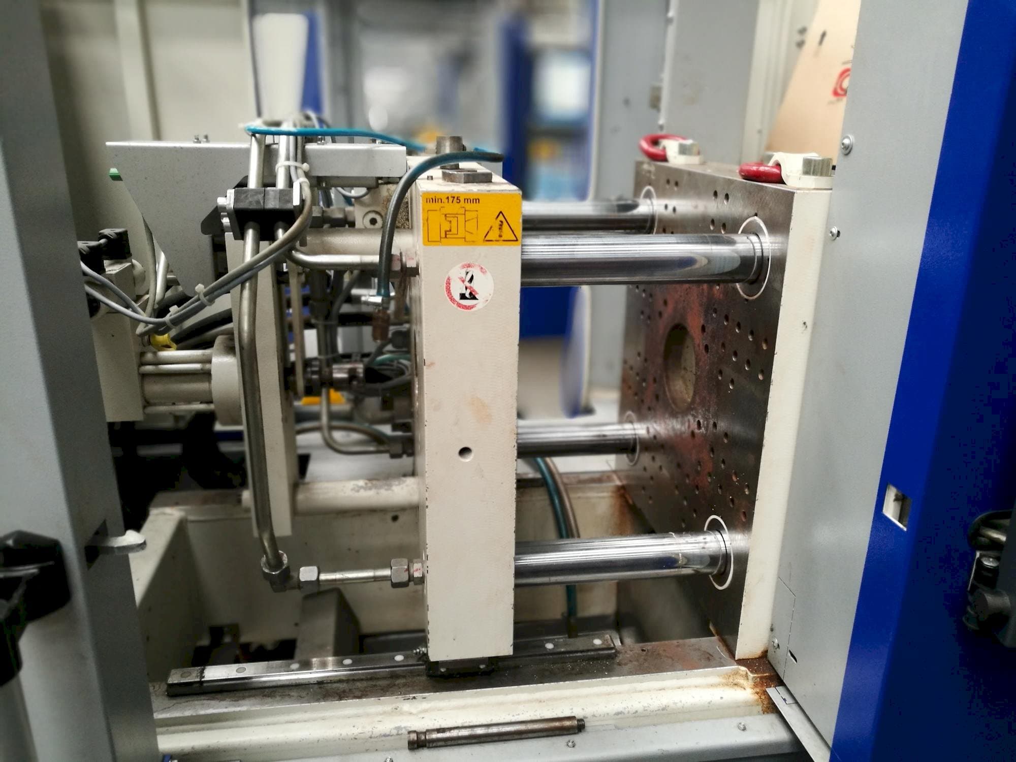 Krauss Maffei KM 35-55 CX-maskinen framifrån