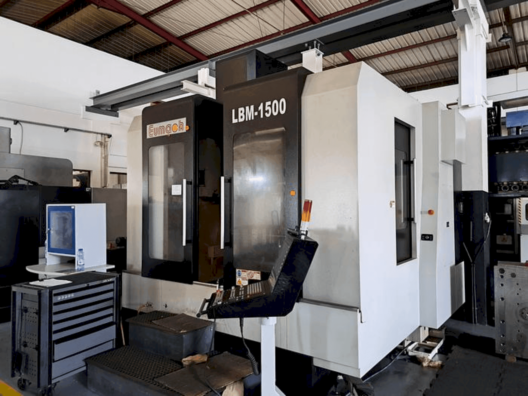 Eumach LBM-1500-maskinen framifrån