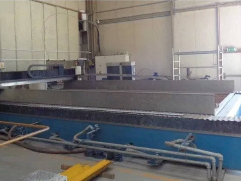 YC Industry YCWJ-3742-L3060-maskinen framifrån