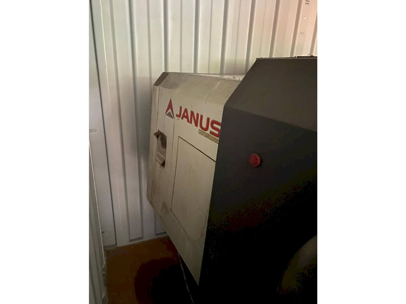 JANUS TK610/1350 CNC-maskinen framifrån