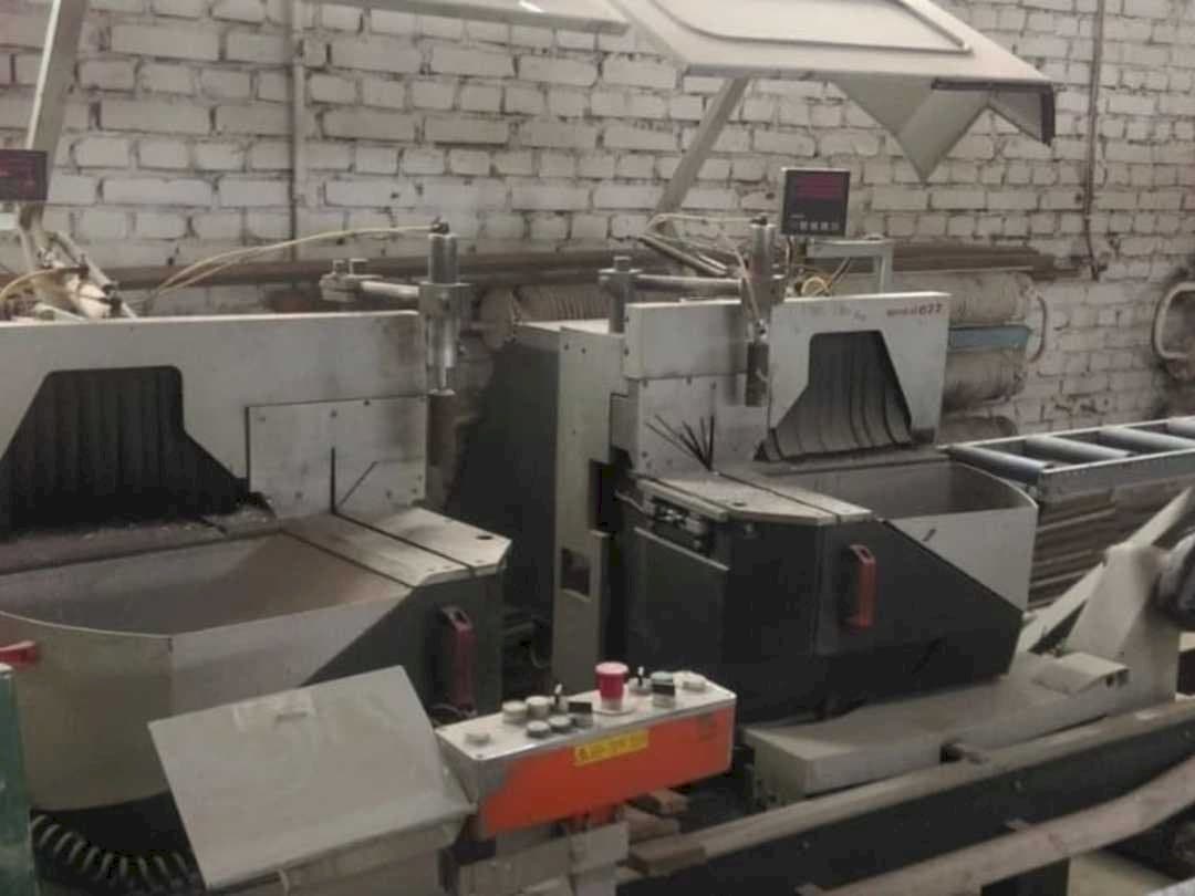 Elumatec DG 104/02 + E111-maskinen framifrån