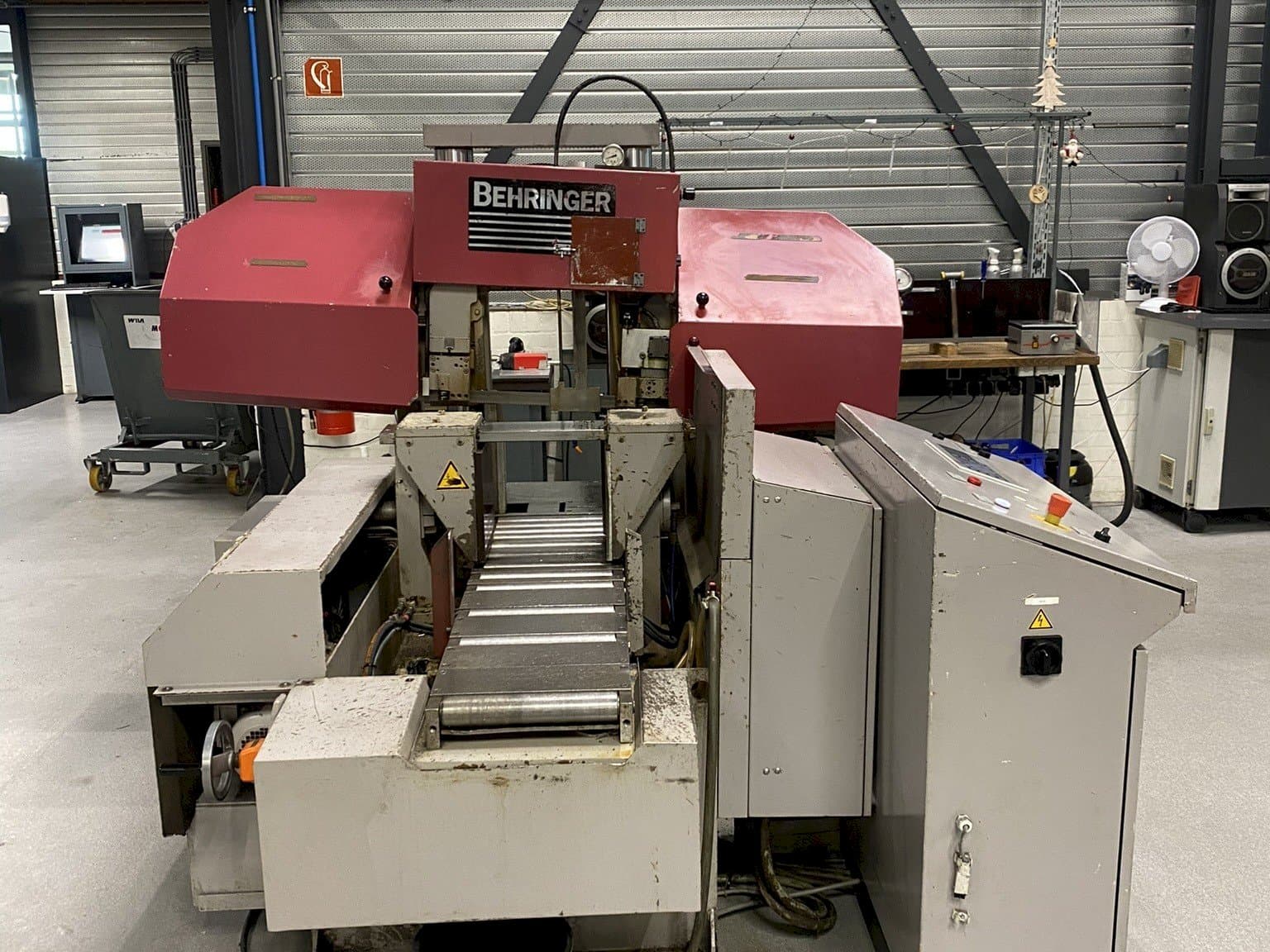 Behringer HPB 303A-maskinen framifrån