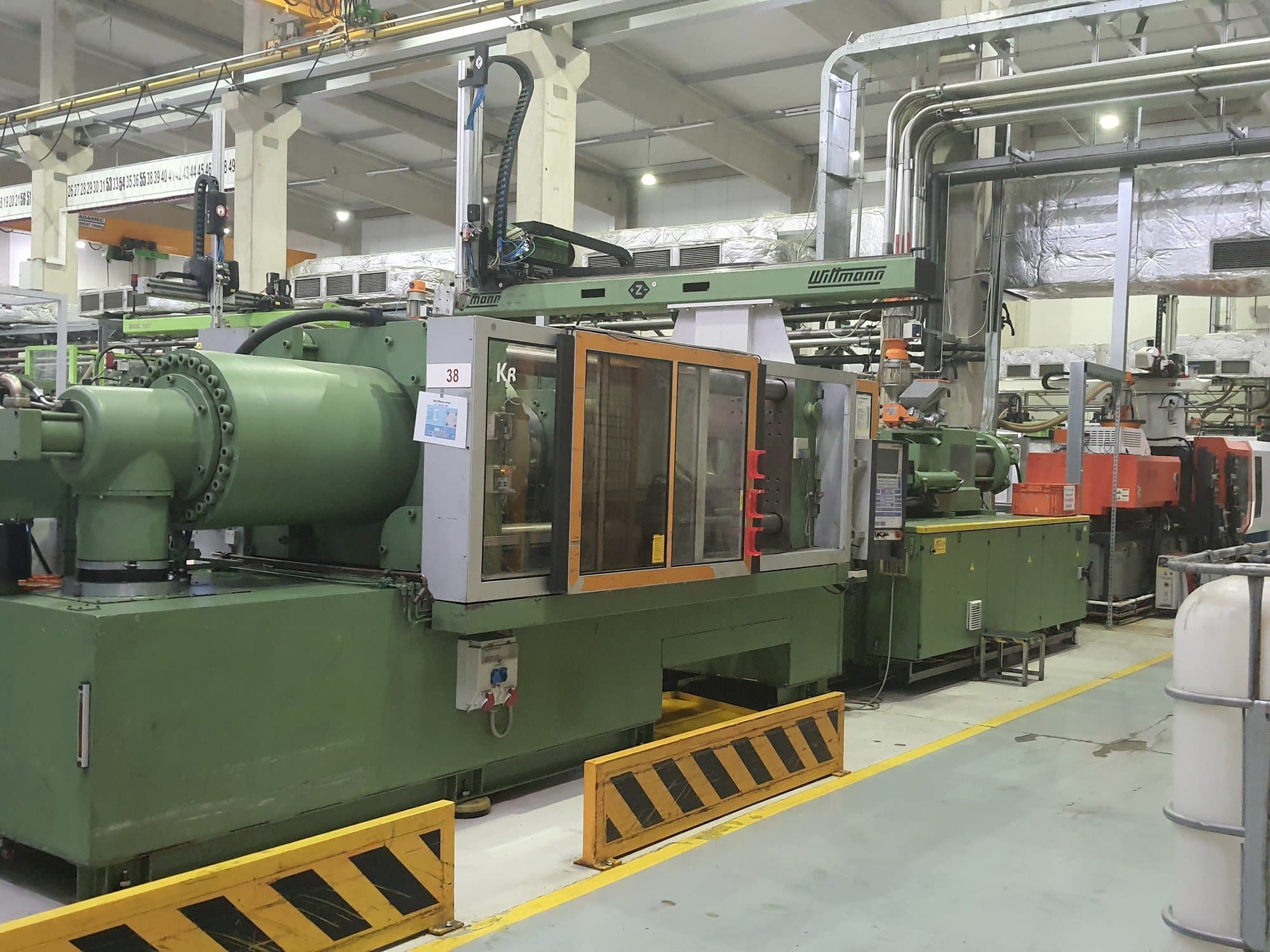 Krauss Maffei 420-3000-maskinen framifrån