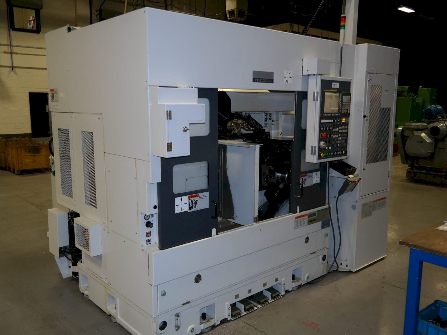 Takisawa TT2100CMGA-maskinen framifrån