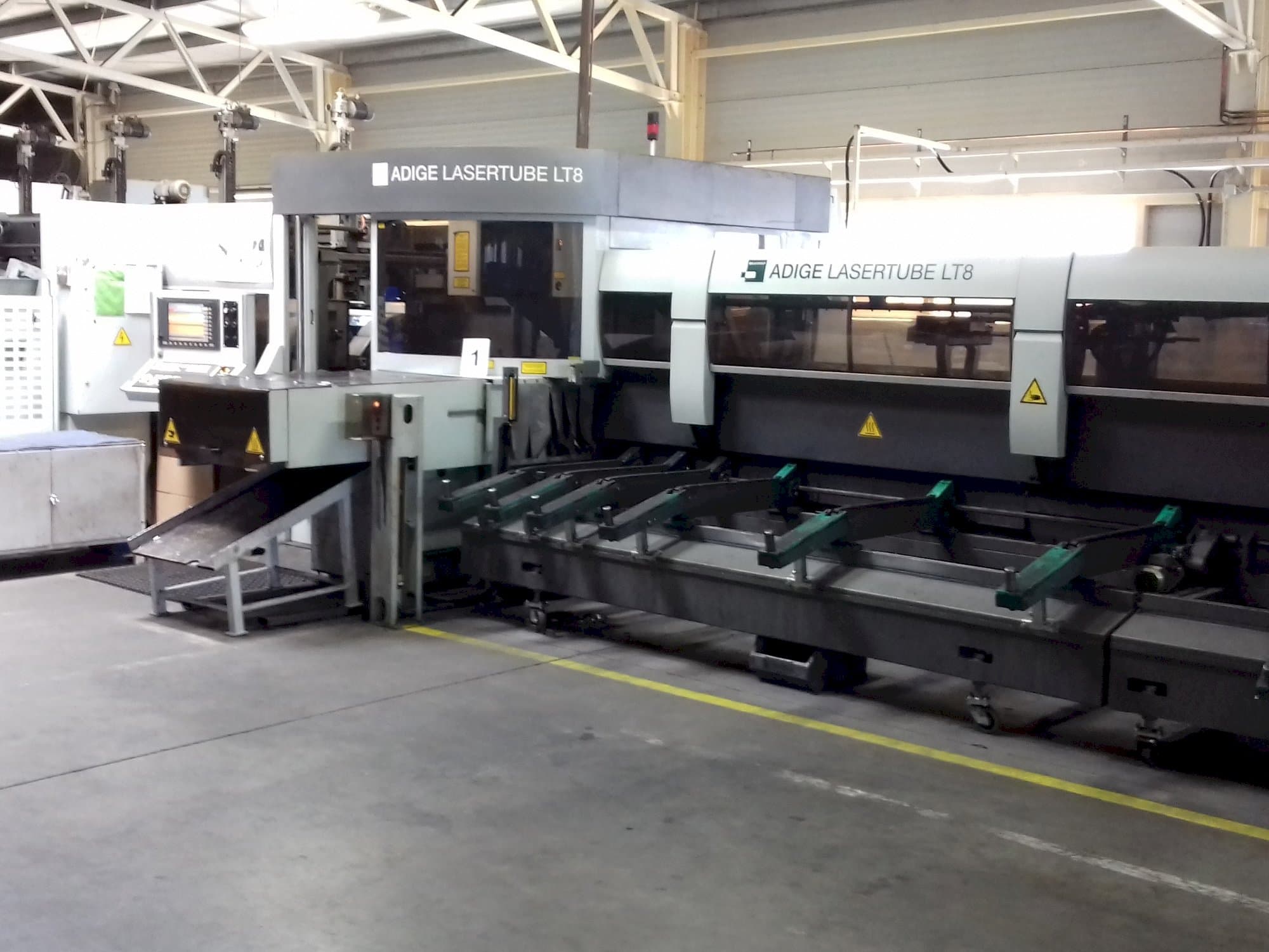 ADIGE LT 8-maskinen framifrån