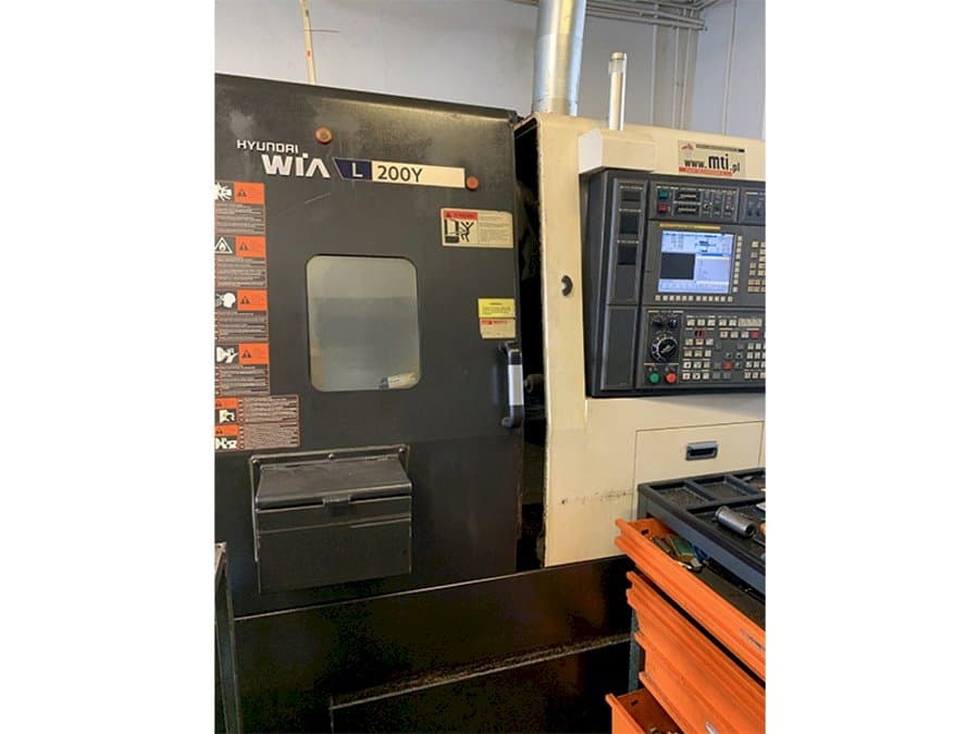 Hyundai Wia L200Y-maskinen framifrån